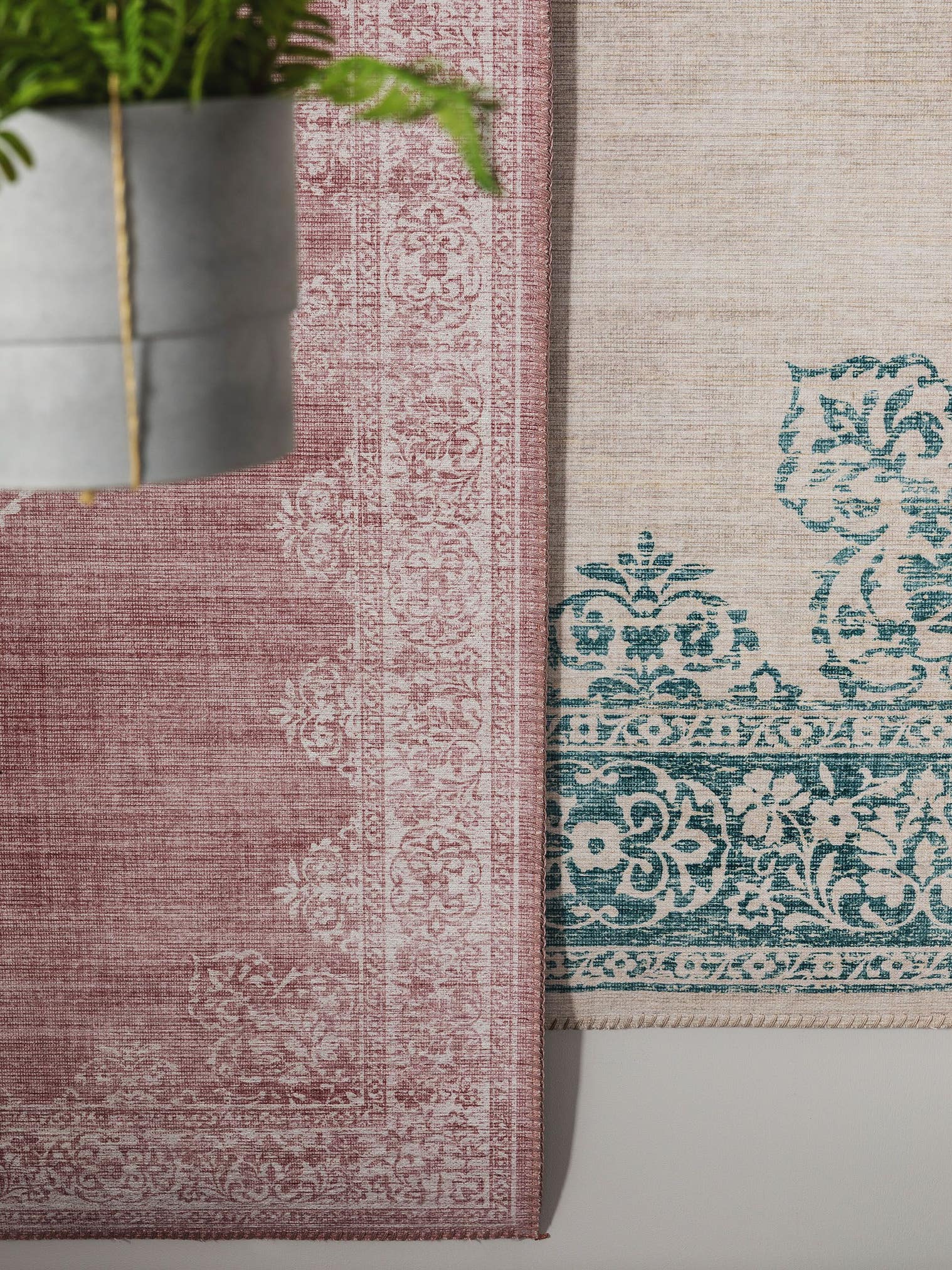 Matta av 100% Polyester i Rosa med 1- 5 mm hög lugg från benuta Pop
