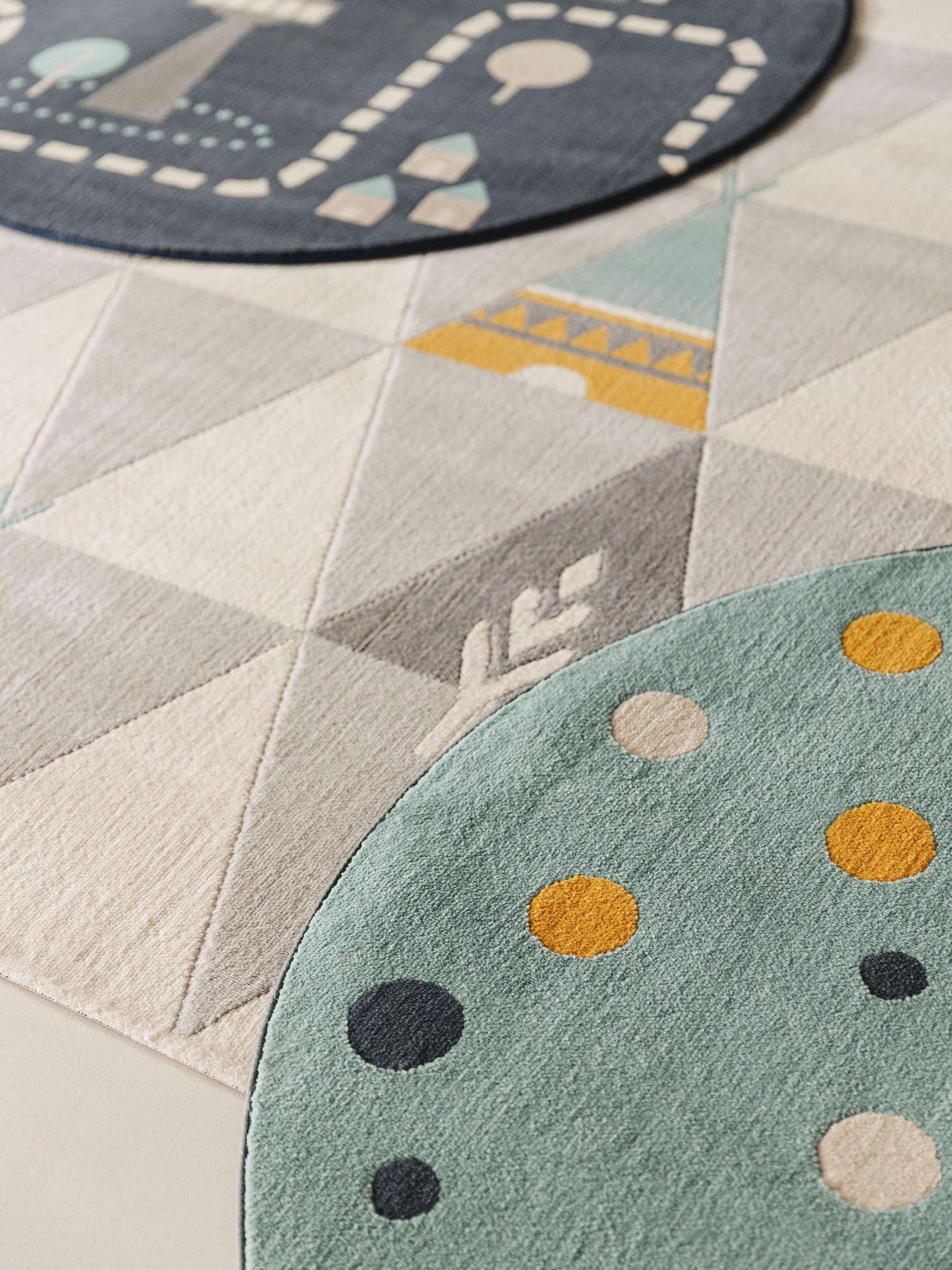 Tapis en 100% Polypropylène en Multicouleur avec une pile de 6 - 10 mm de hauteur de Lytte