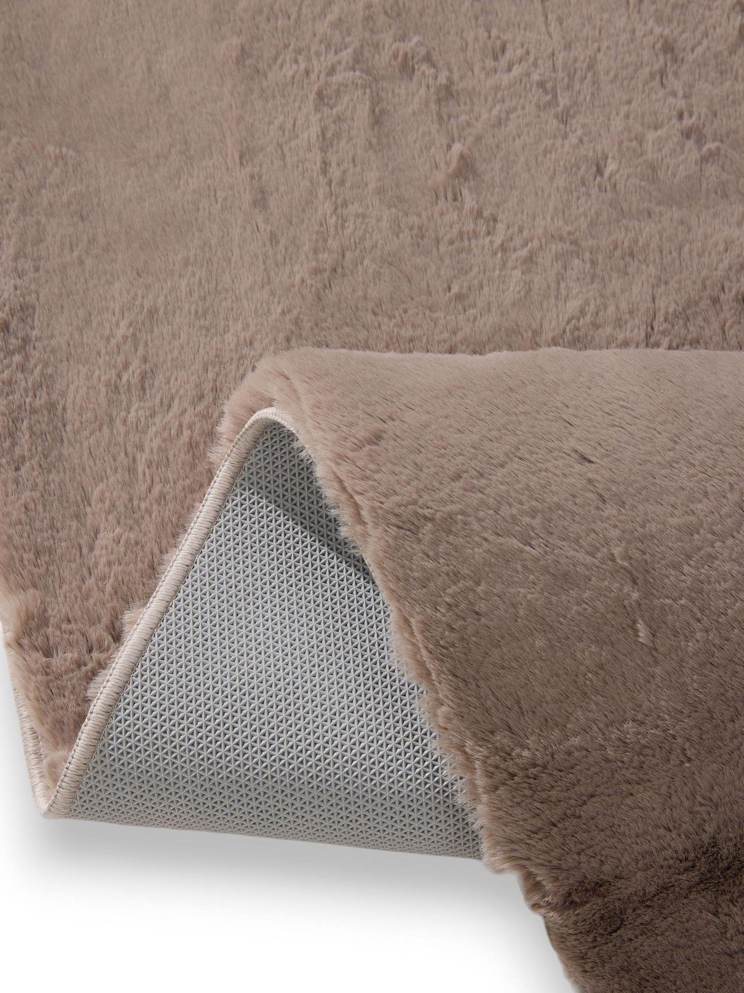 Koberec z 100% polyester v Taupe s vlasem výšky 31 až 40 mm od benuta Nest