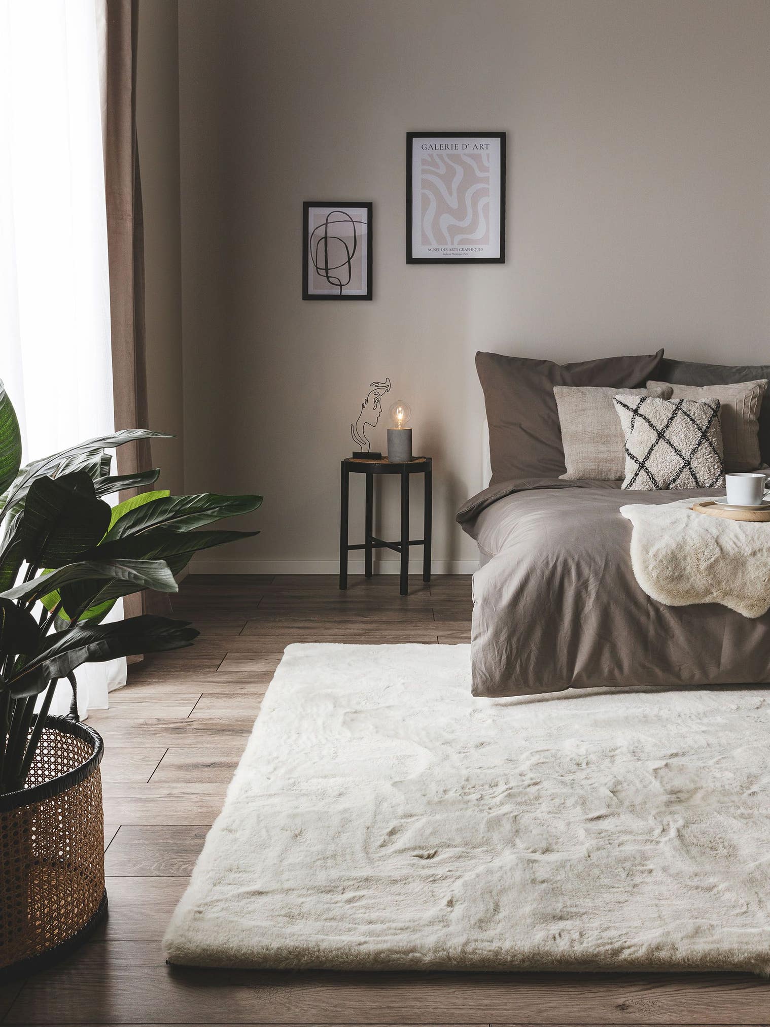 Teppich aus 100% Polyester in Beige mit 21 bis 30 mm hohem Flor von benuta Nest