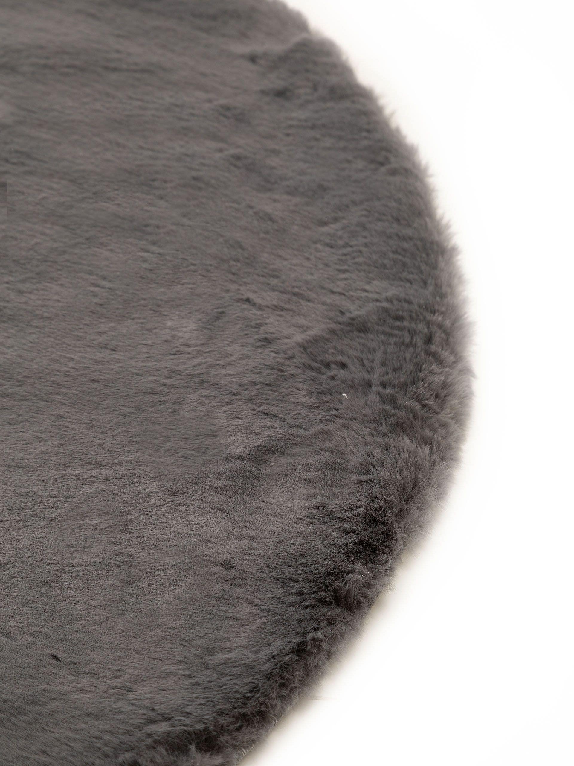 Matta av 100% Polyester i Grå med 21 - 30 mm hög lugg från benuta Nest