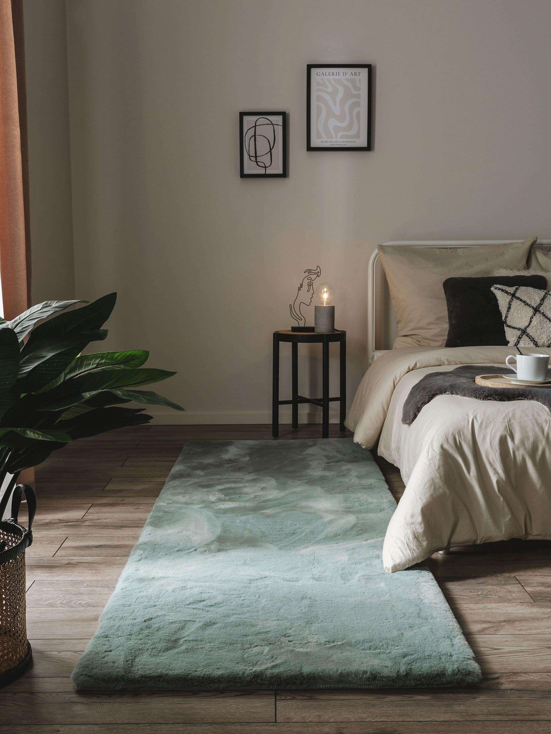 Rug made of 100% Polyester in Turquoise with a 21 - 30 mm high pile by benuta Nest