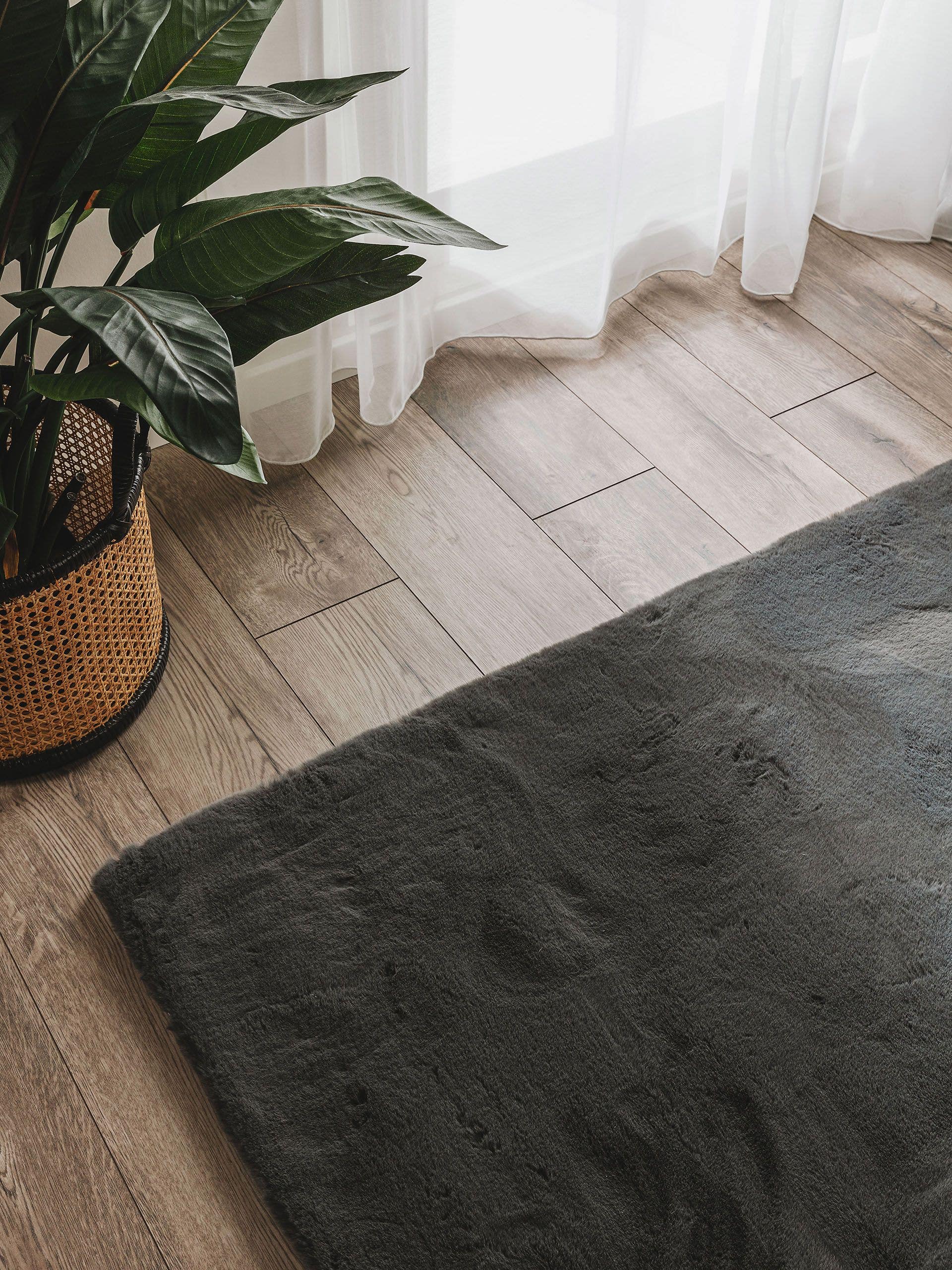 Matta av 100% Polyester i Grå med 21 - 30 mm hög lugg från benuta Nest
