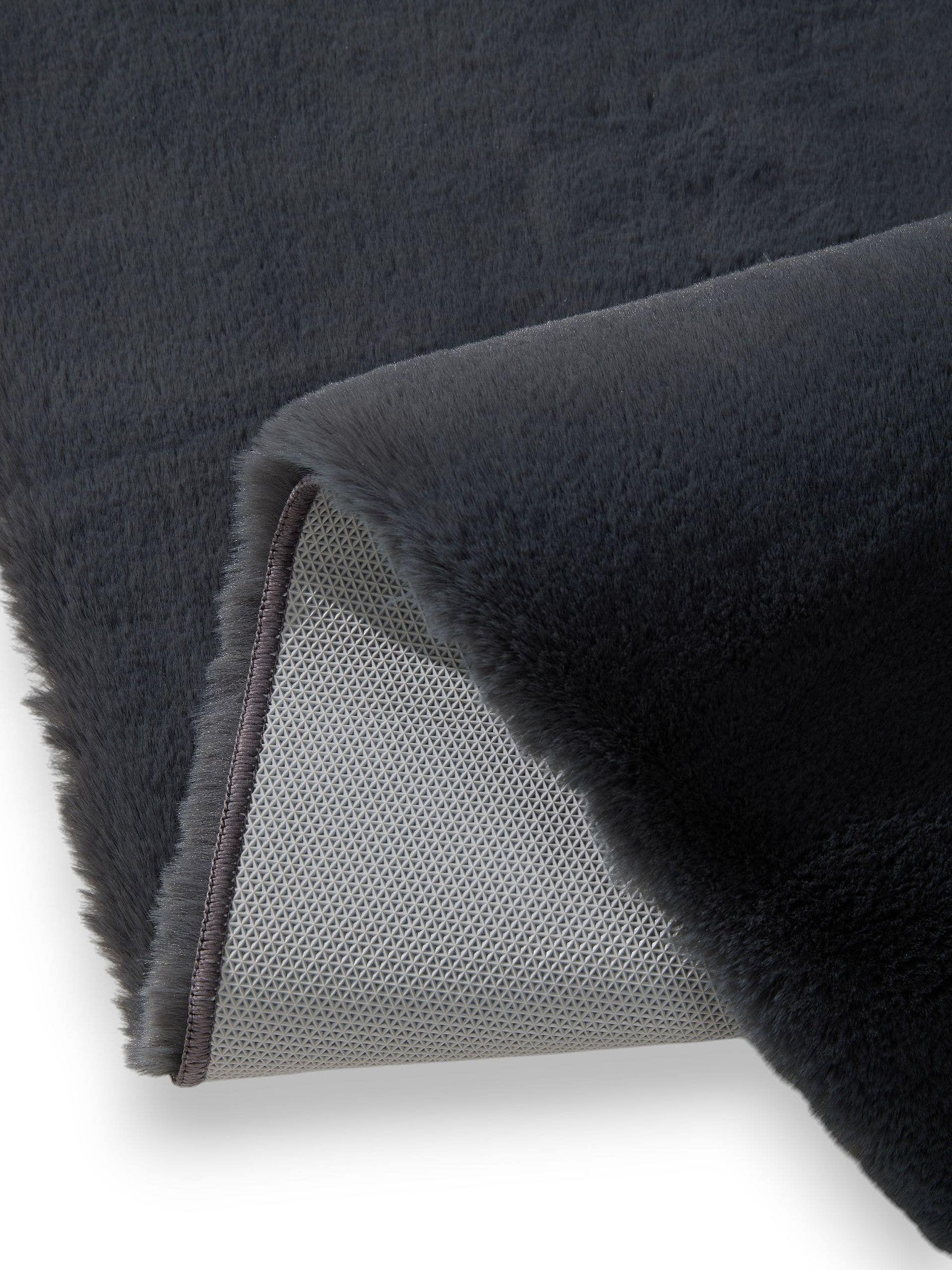 Matta av 100% Polyester i Grå med 21 - 30 mm hög lugg från benuta Nest