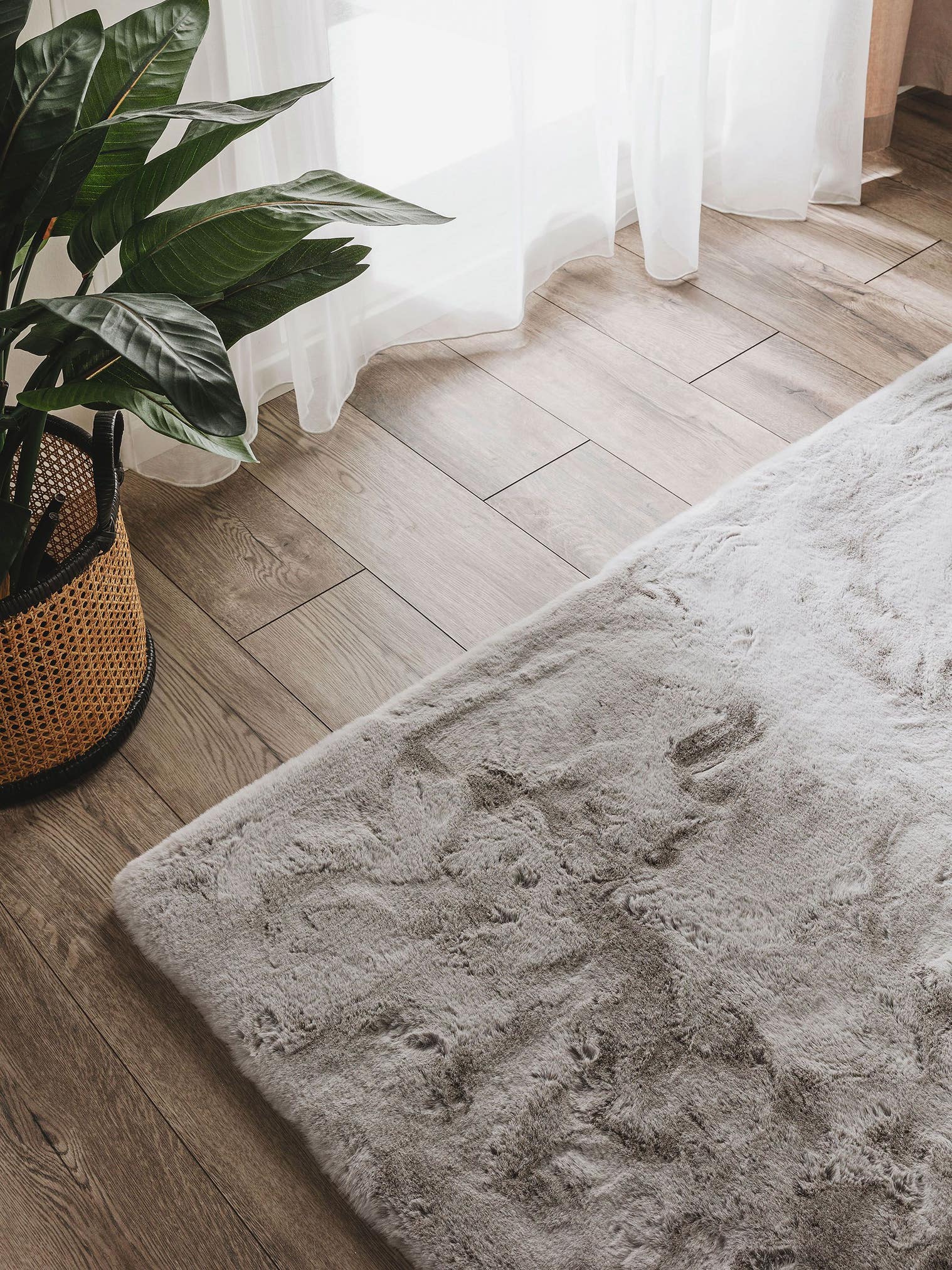 Teppich aus 100% Polyester in Grau mit 21 bis 30 mm hohem Flor von benuta Nest