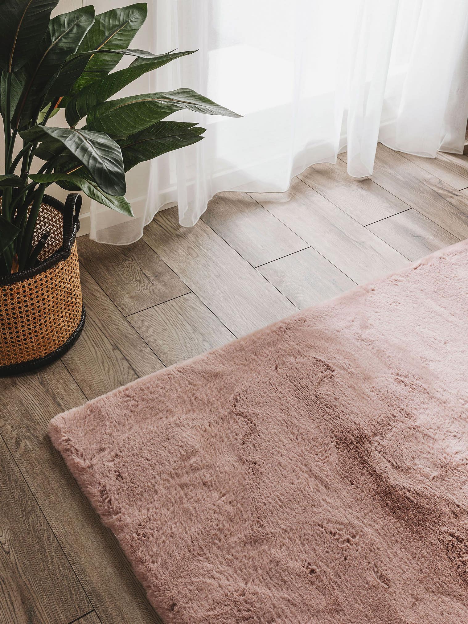 Tapijt van 100% Polyester in Roze met een 21 - 30 mm hoge pool van benuta Nest