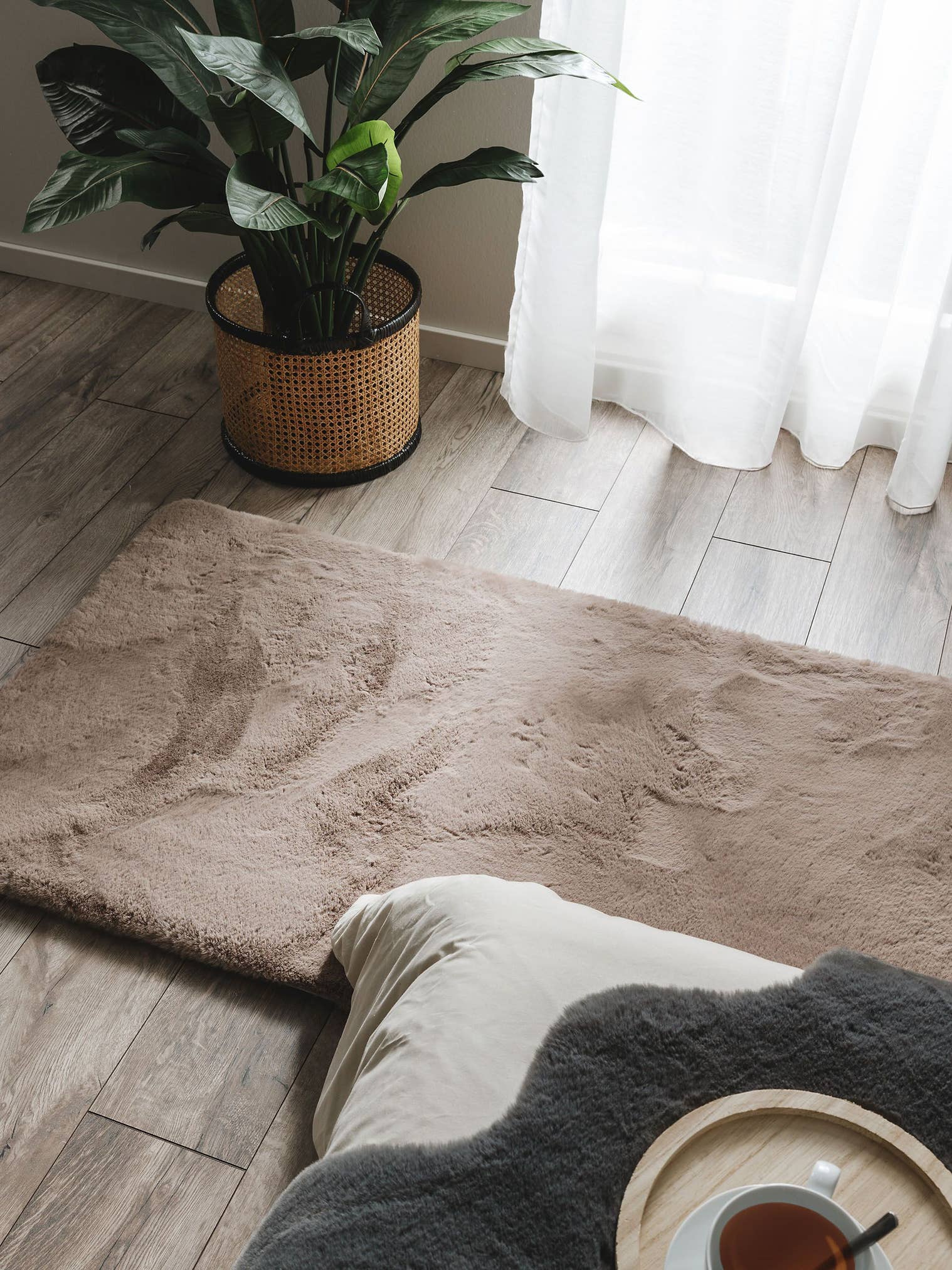 Teppich aus 100% Polyester in Taupe mit 31 bis 40 mm hohem Flor von benuta Nest