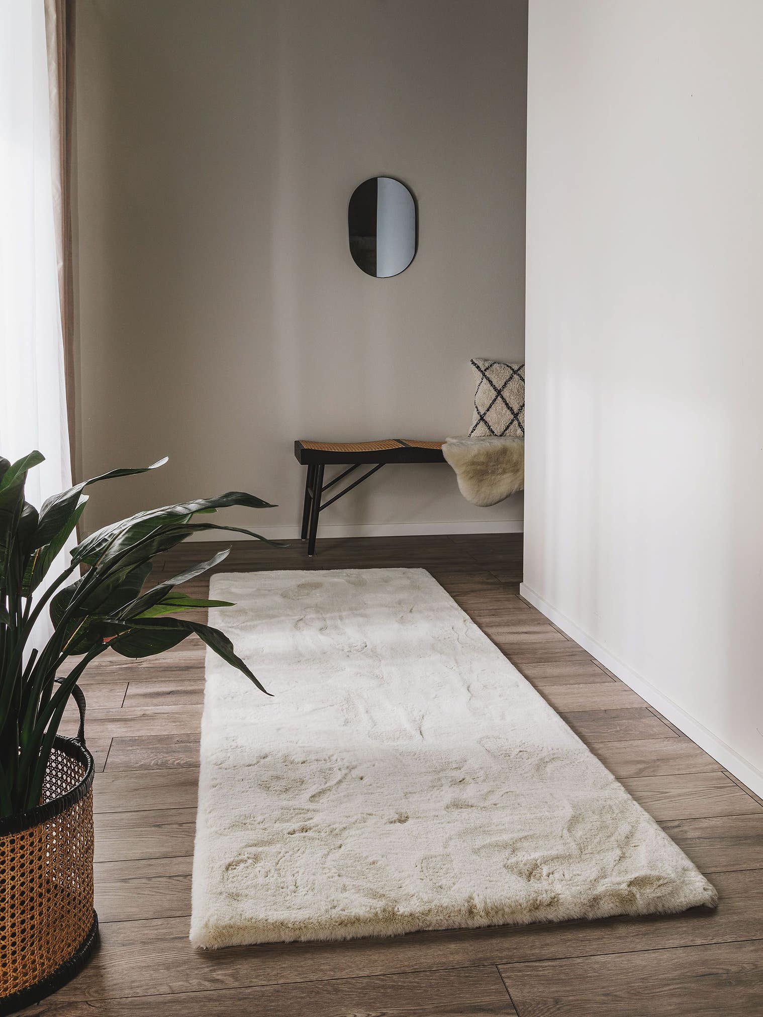 Tapijt van 100% Polyester in Beige met een 21 - 30 mm hoge pool van benuta Nest