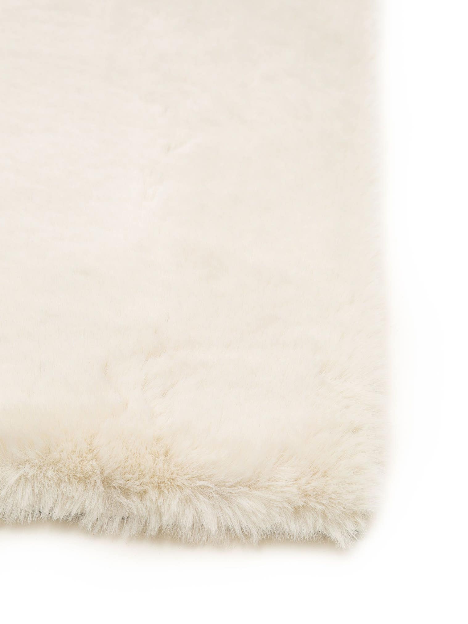Tapijt van 100% Polyester in Beige met een 21 - 30 mm hoge pool van benuta Nest