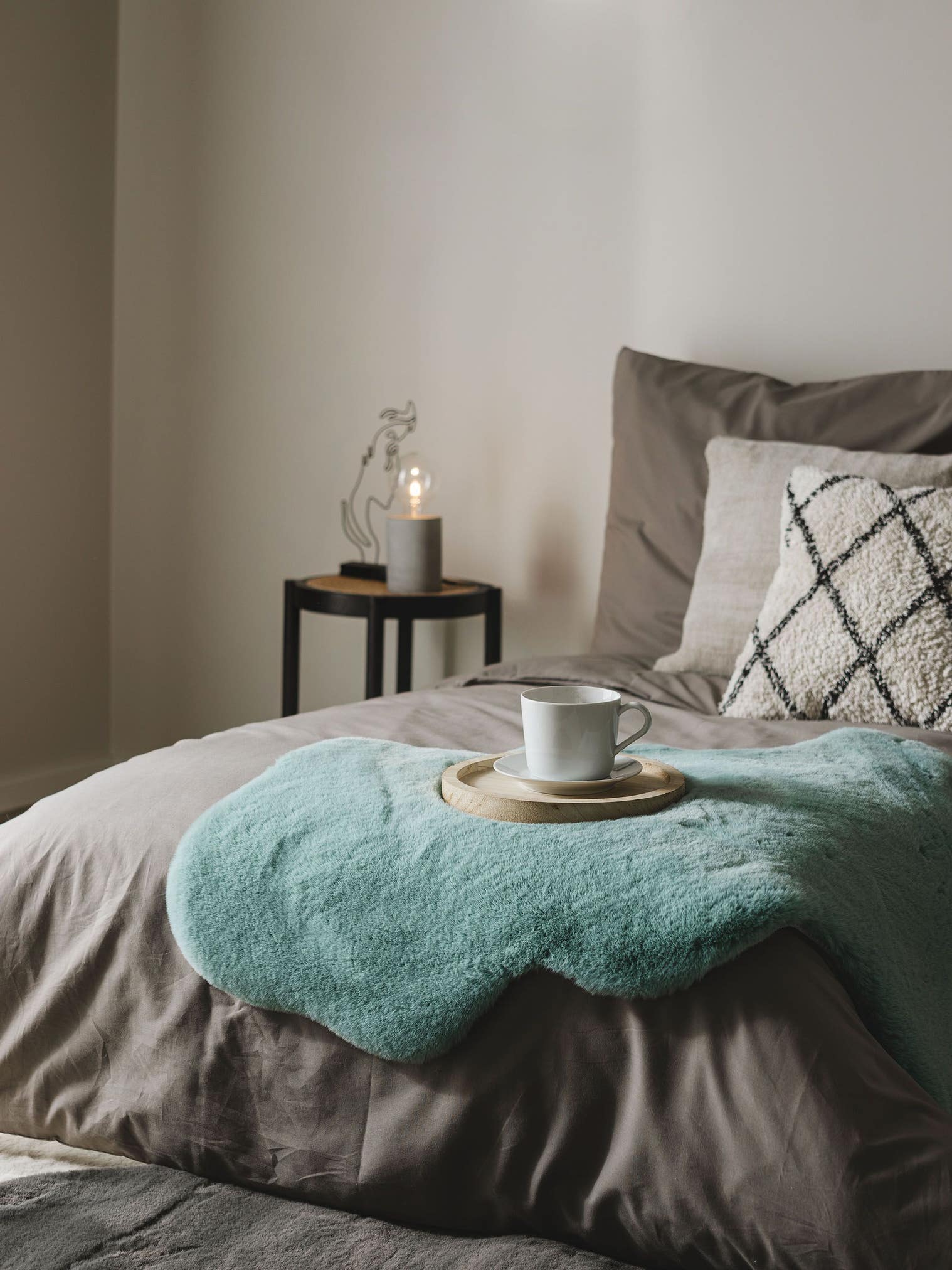Rug made of 100% Polyester in Blue with a 21 - 30 mm high pile by benuta Nest