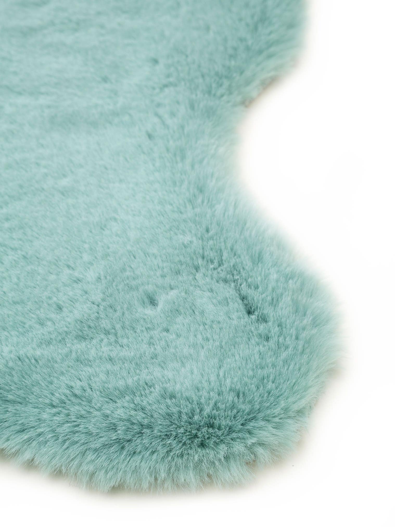 Rug made of 100% Polyester in Blue with a 21 - 30 mm high pile by benuta Nest