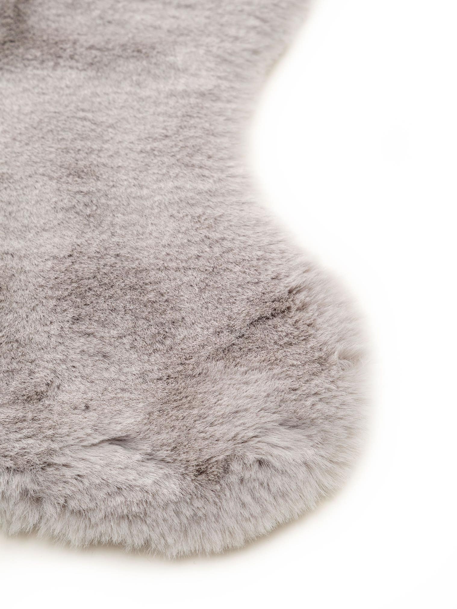 Matta av 100% Polyester i Grå med 21 - 30 mm hög lugg från benuta Nest