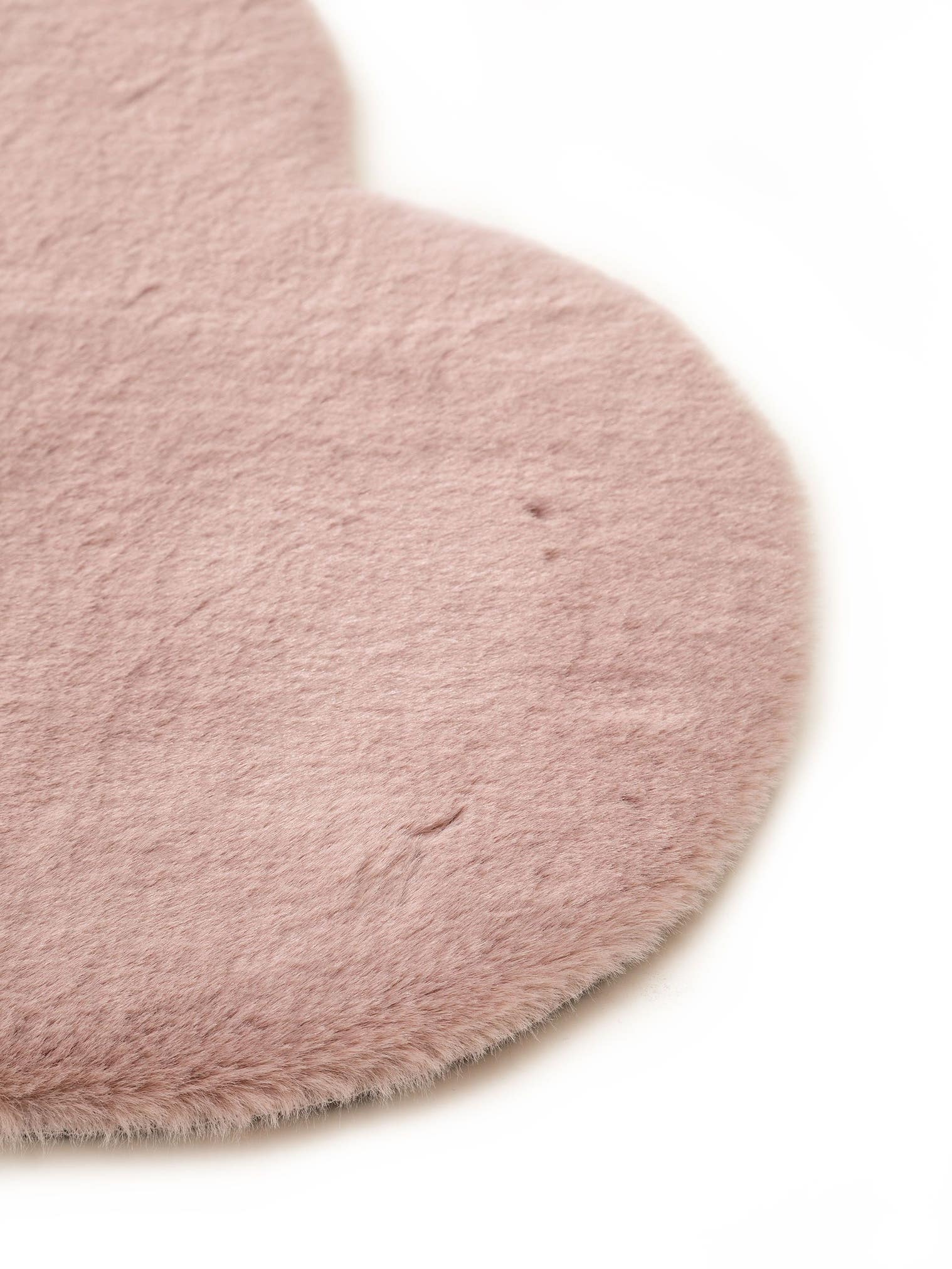 Rug made of 100% Polyester in Pink with a 21 - 30 mm high pile by Lytte