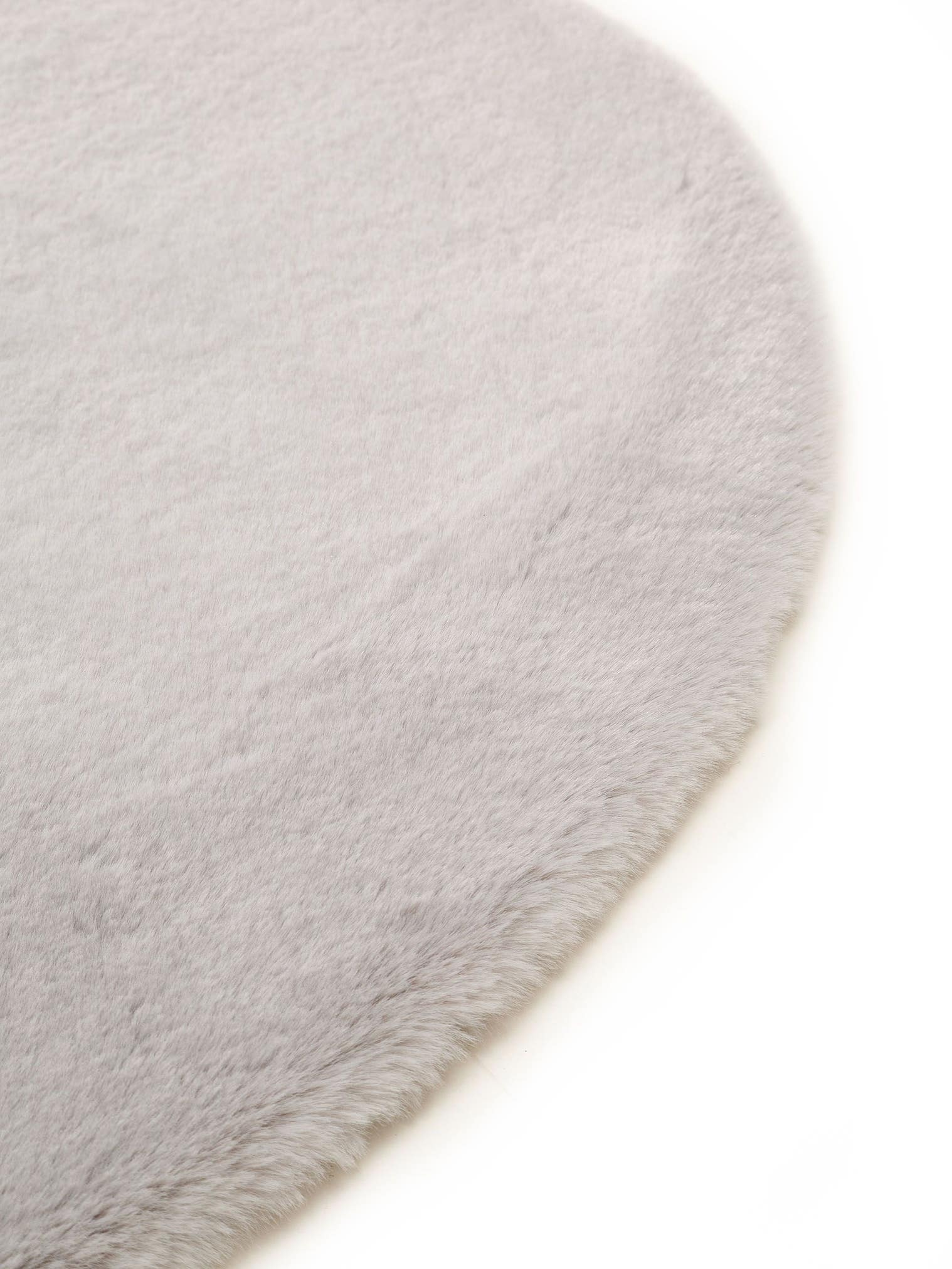 Rug made of 100% Polyester in Grey with a 21 - 30 mm high pile by Lytte