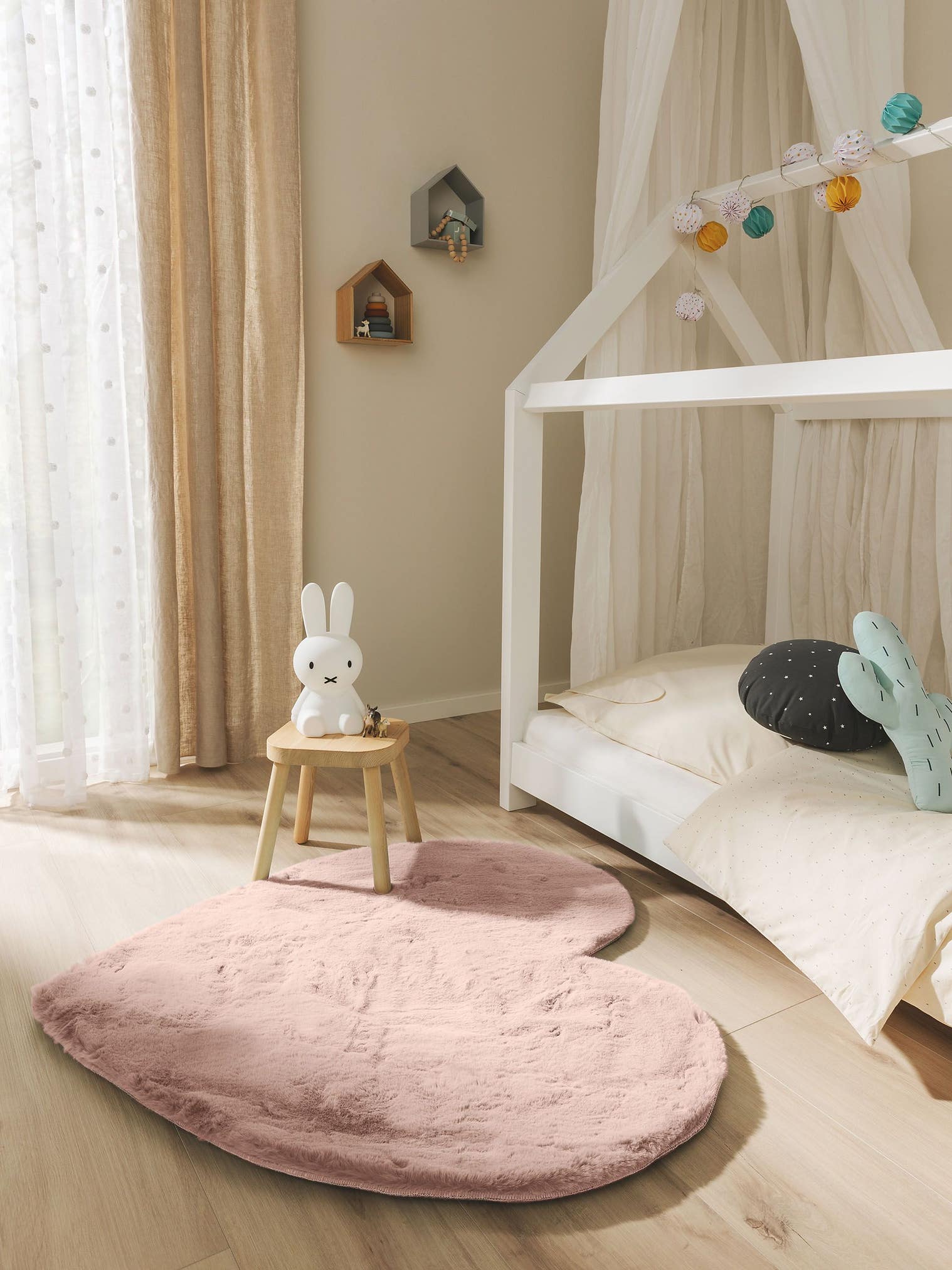 Tapis en 100% Polyester en Rose avec une pile de 21 - 30 mm de hauteur de Lytte