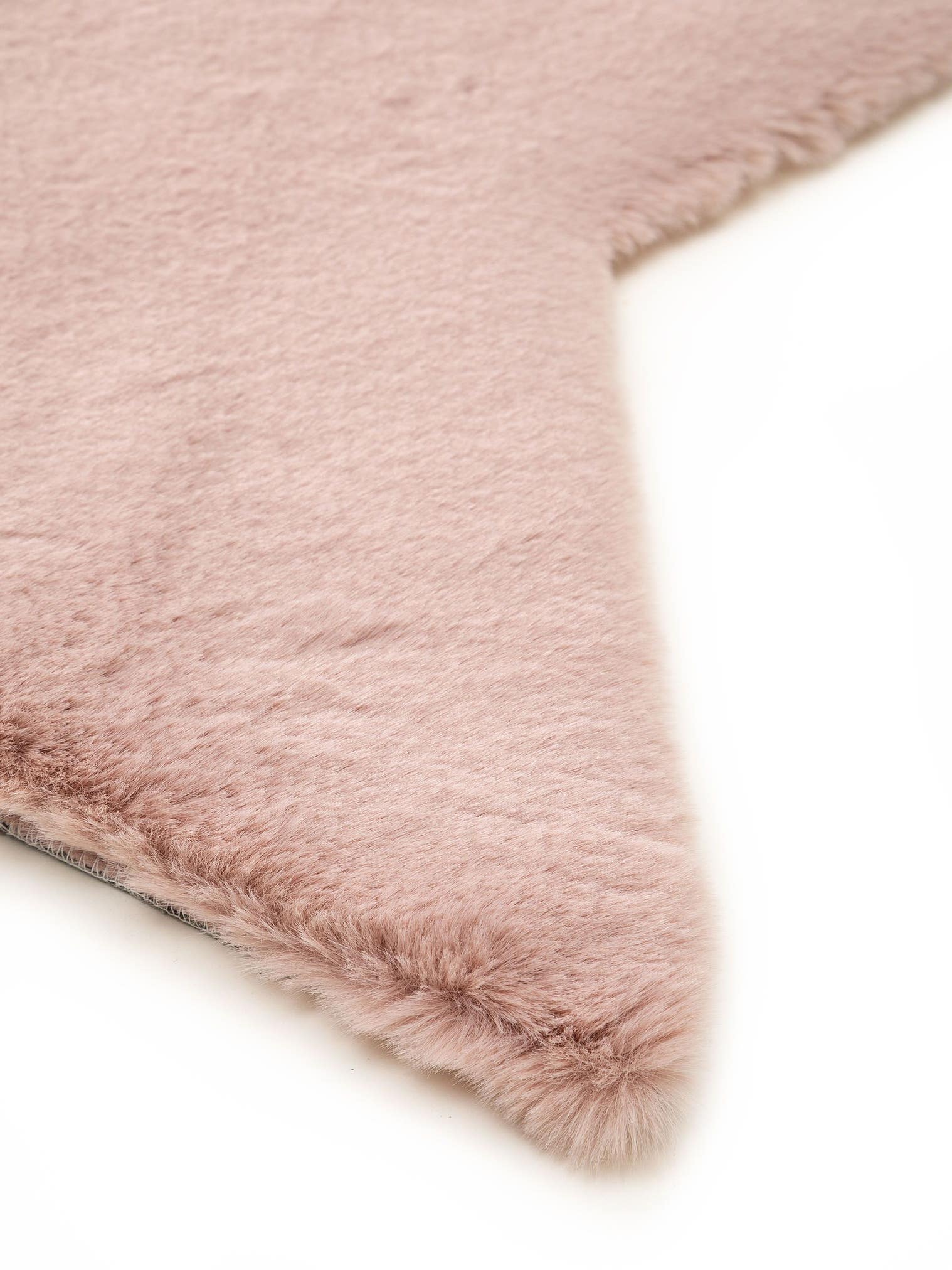Matta av 100% Polyester i Rosa med 21 - 30 mm hög lugg från Lytte