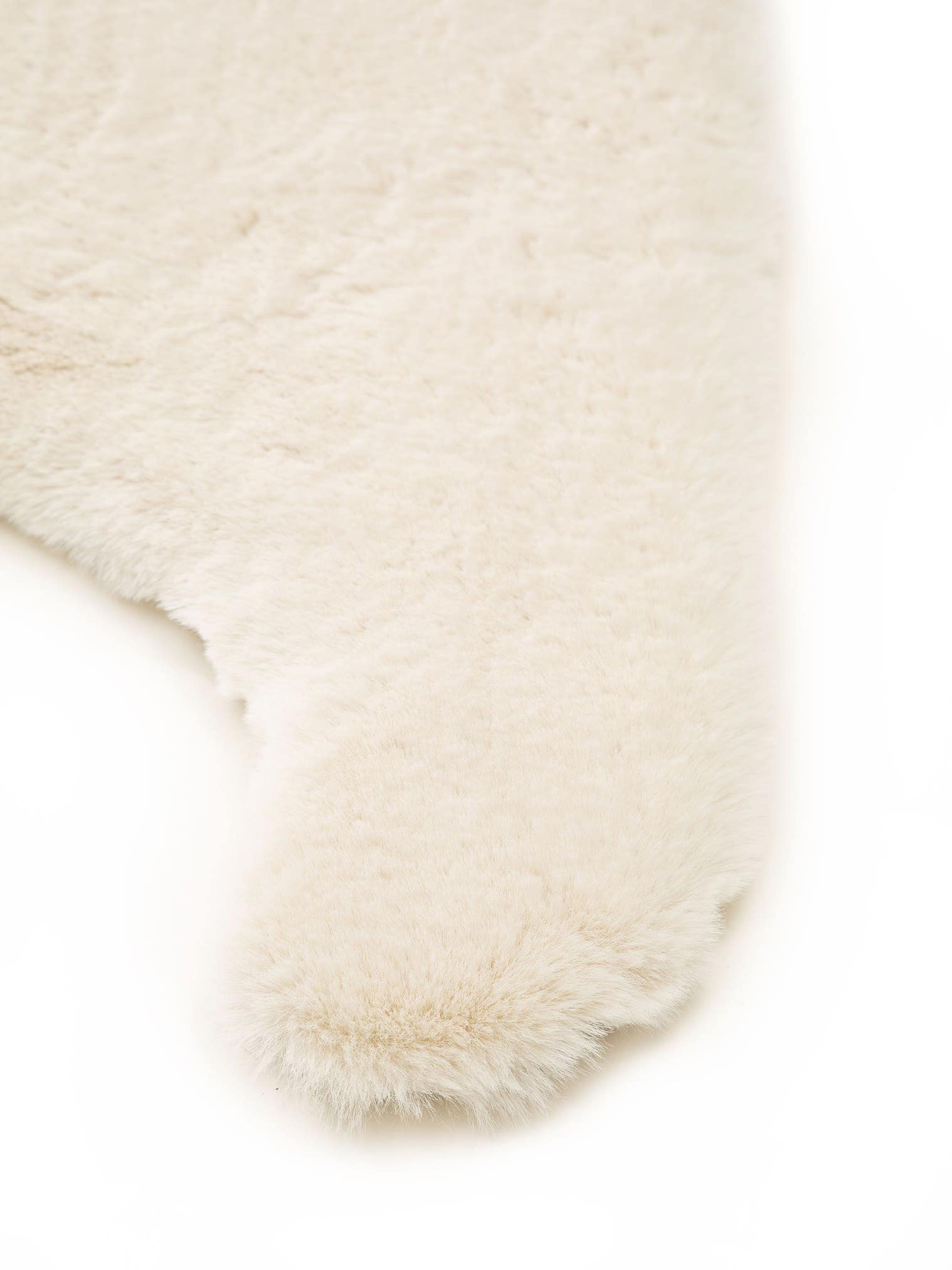 Matta av 100% Polyester i Beige med 21 - 30 mm hög lugg från Lytte