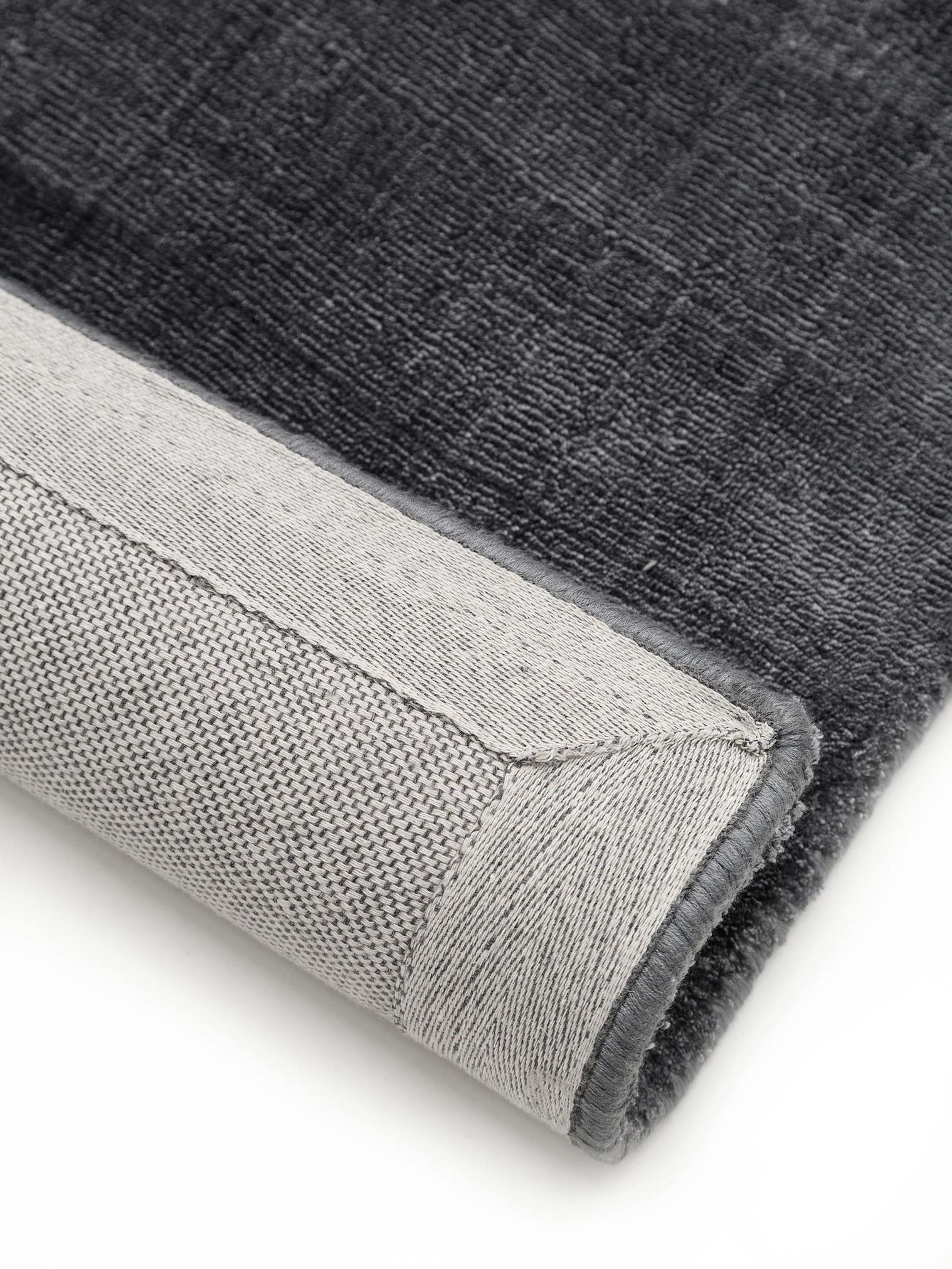 Tapis en 100% Viscose en Gris avec une pile de 6 - 10 mm de hauteur de benuta Pure