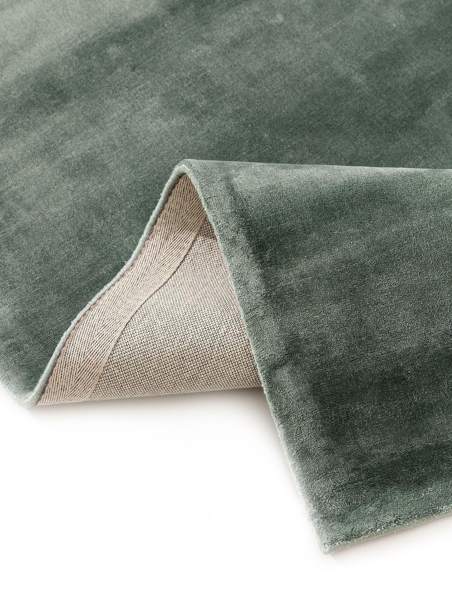 Rug made of 100% Viscose in Green with a 6 - 10 mm high pile by benuta Pure