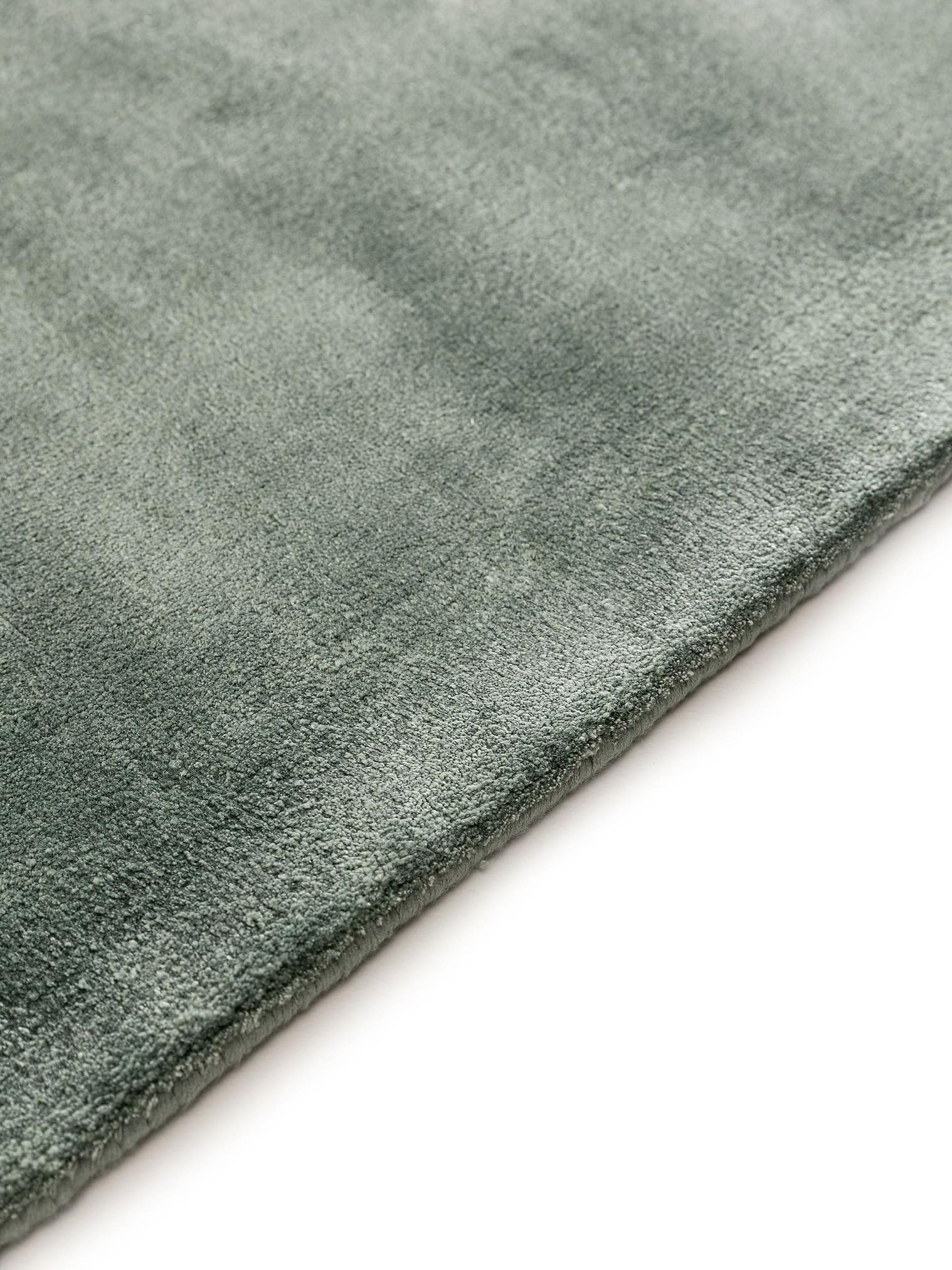 Rug made of 100% Viscose in Green with a 6 - 10 mm high pile by benuta Pure
