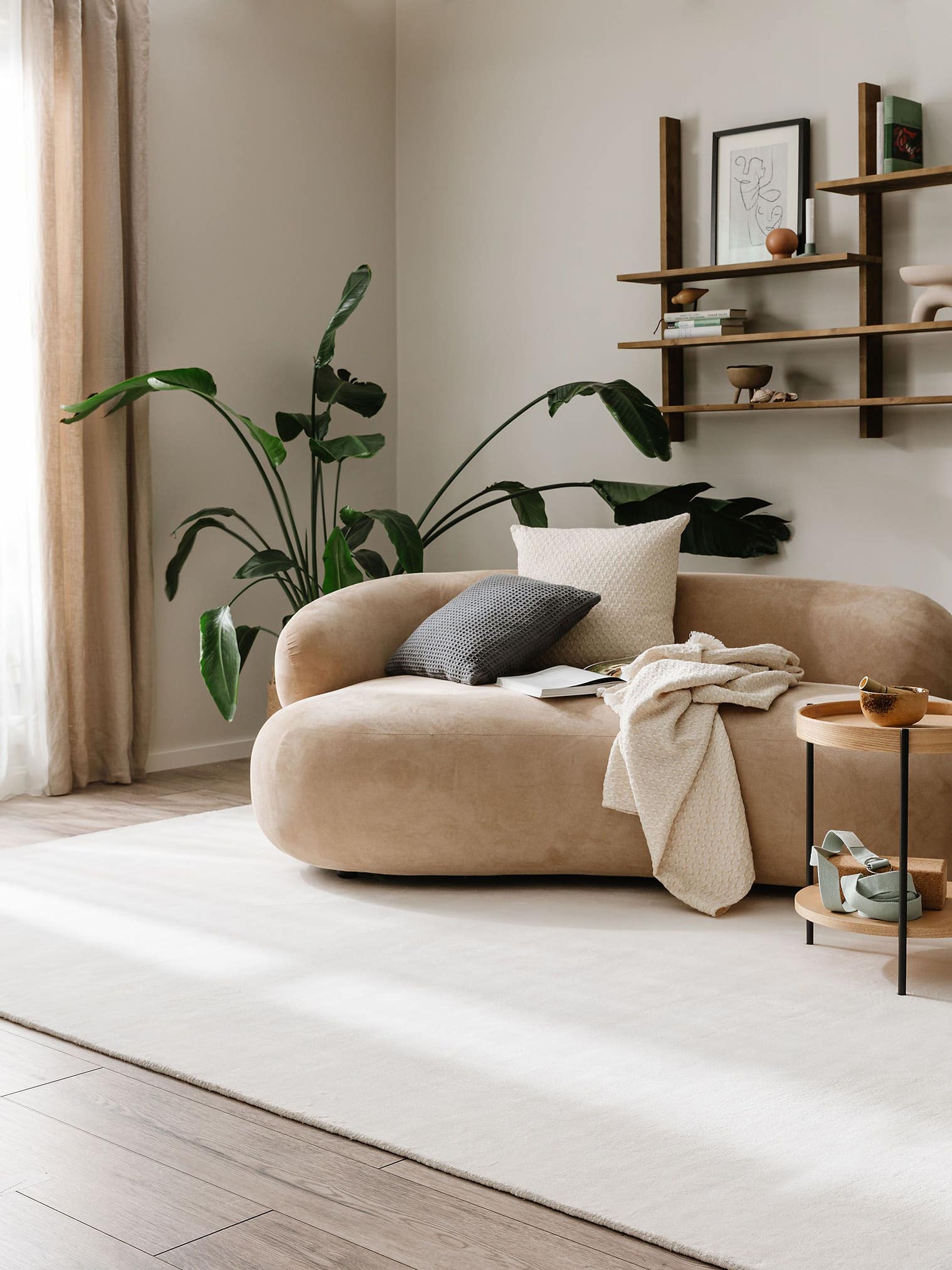 Tapijt van 100% Viscose in Grijs met een 6 - 10 mm hoge pool van benuta Pure