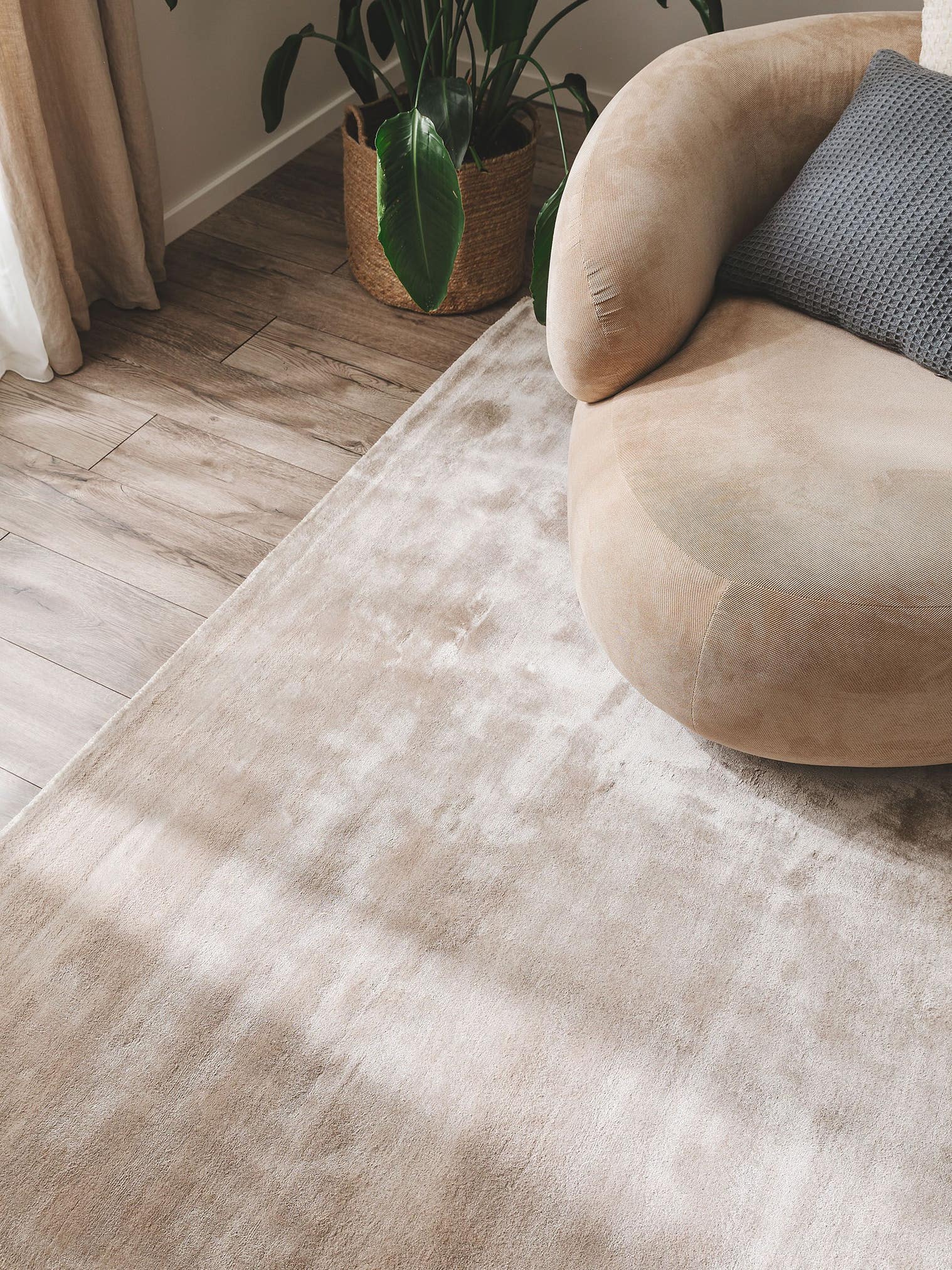 Rug made of 100% Viscose in Taupe with a 6 - 10 mm high pile by benuta Pure