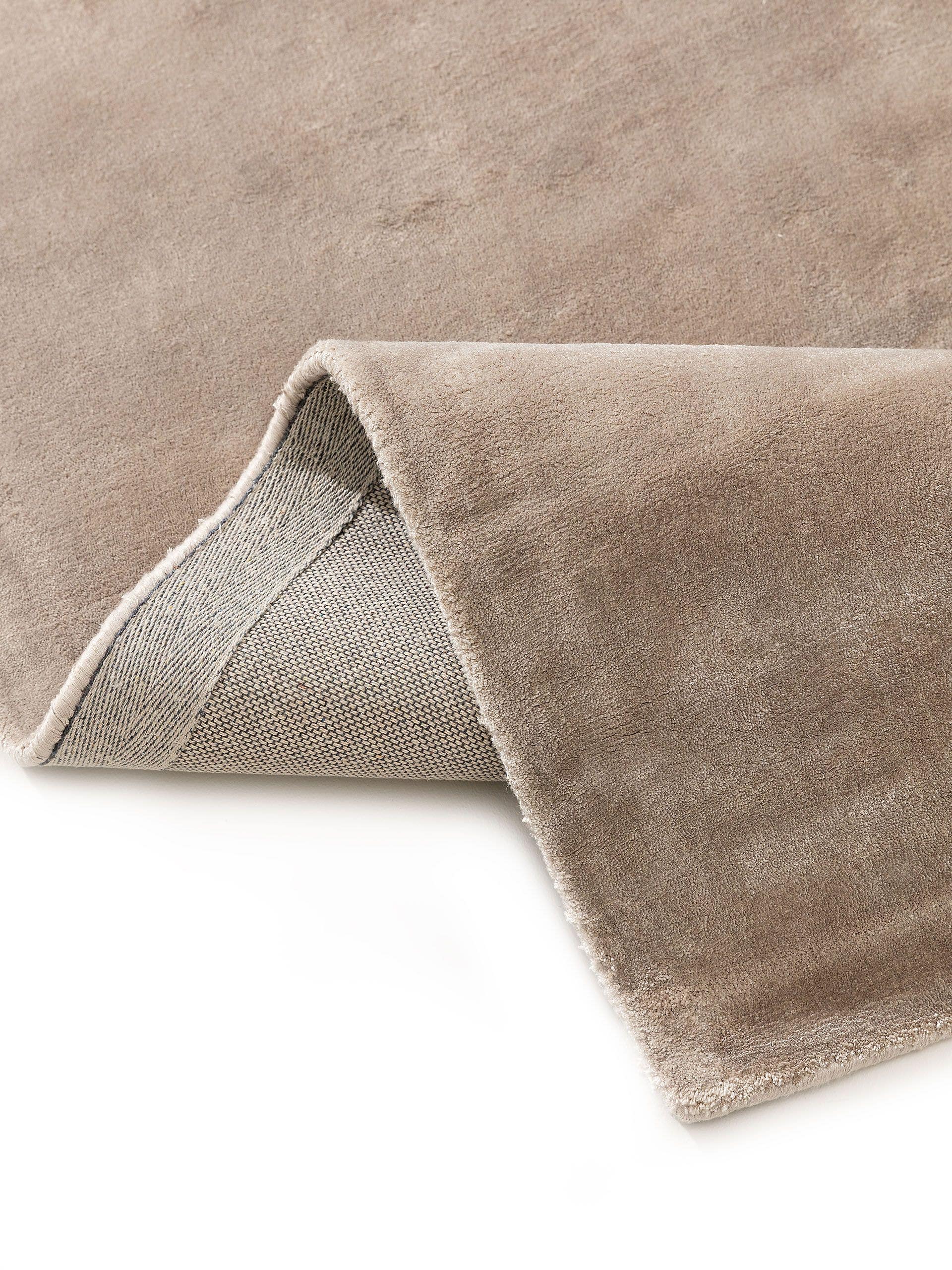 Rug made of 100% Viscose in Taupe with a 6 - 10 mm high pile by benuta Pure