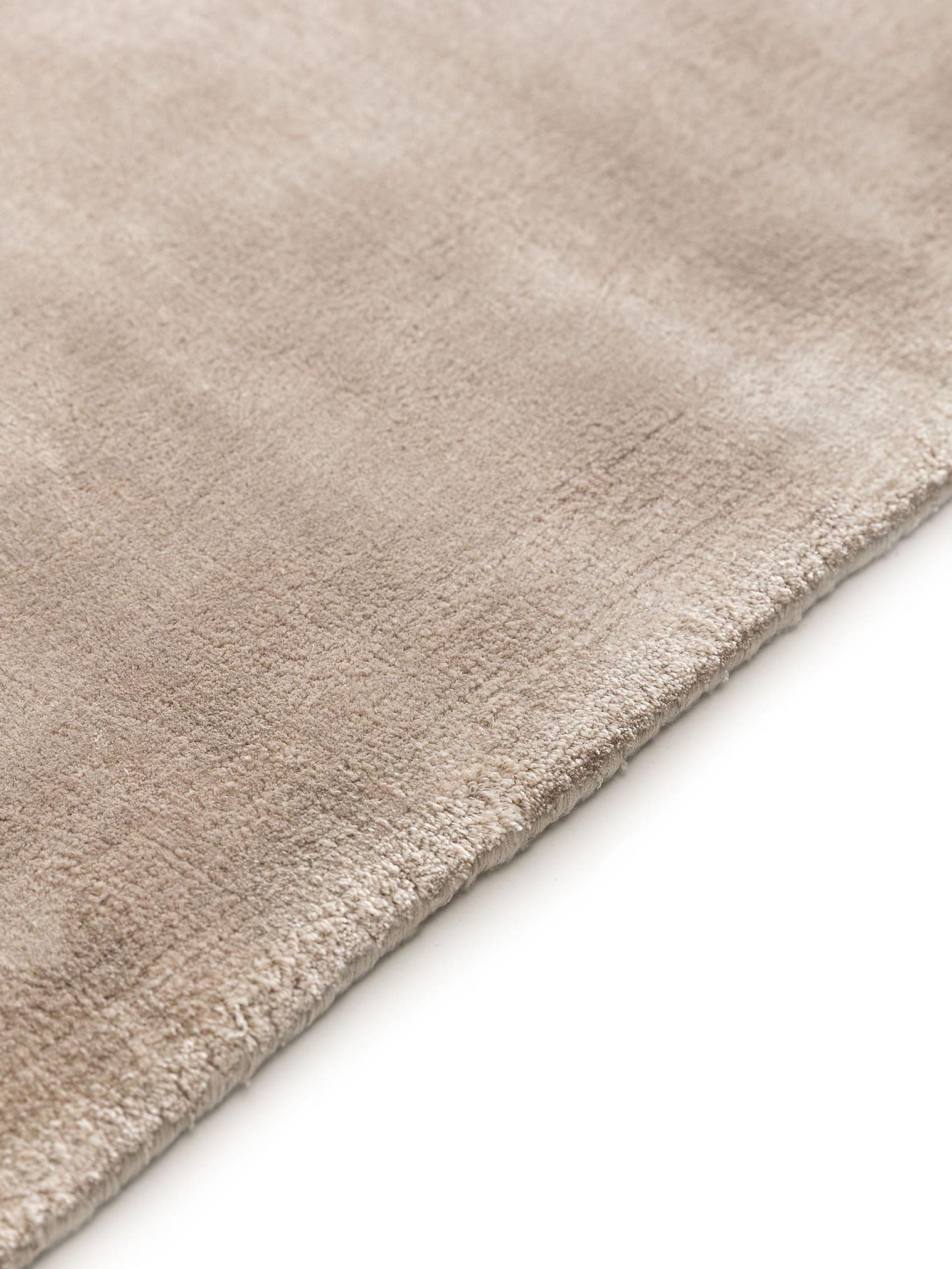 Rug made of 100% Viscose in Taupe with a 6 - 10 mm high pile by benuta Pure