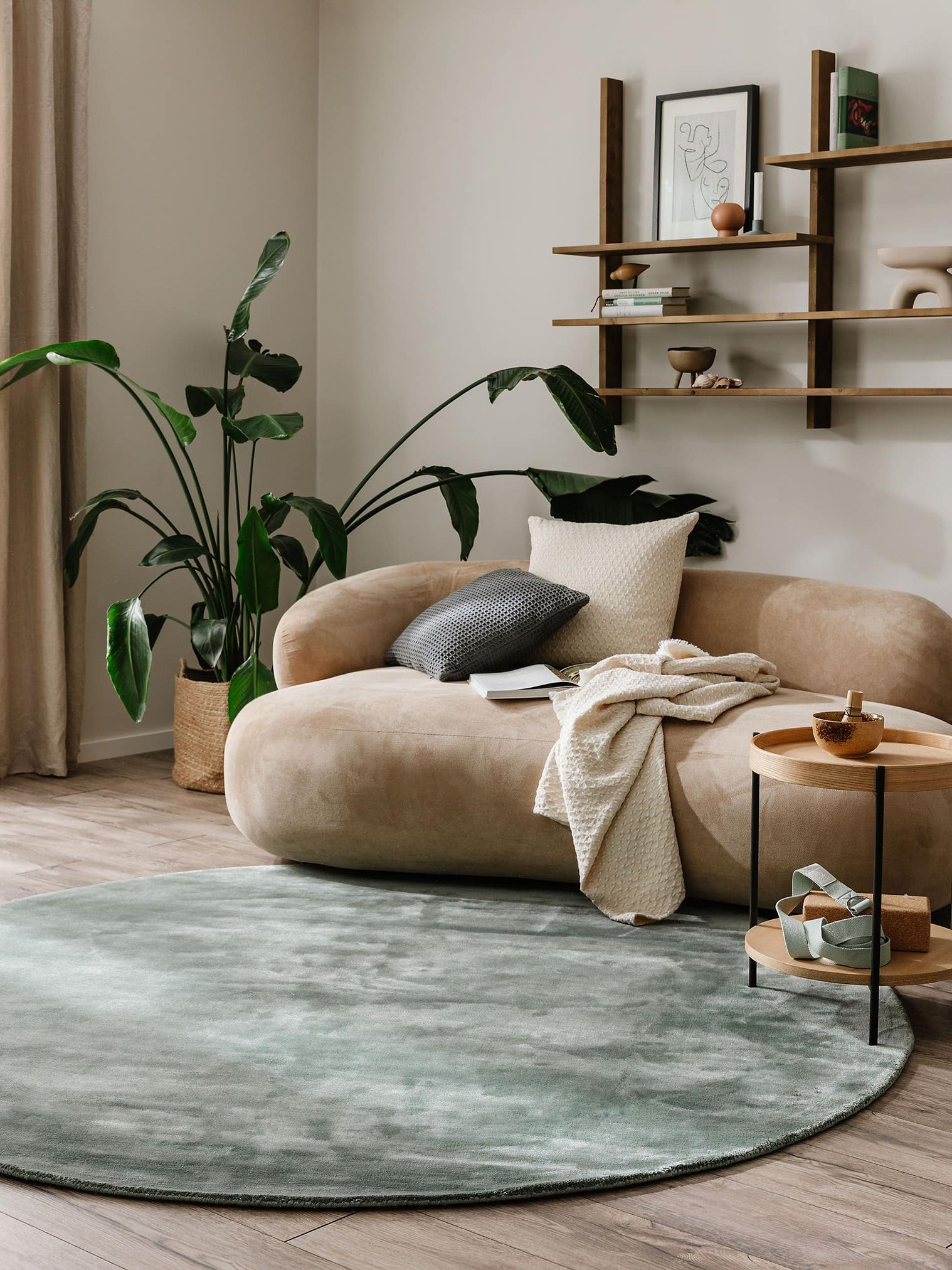Tapete de 100% viscose em Verde com pelo de 6 a 10 mm de altura da benuta Pure
