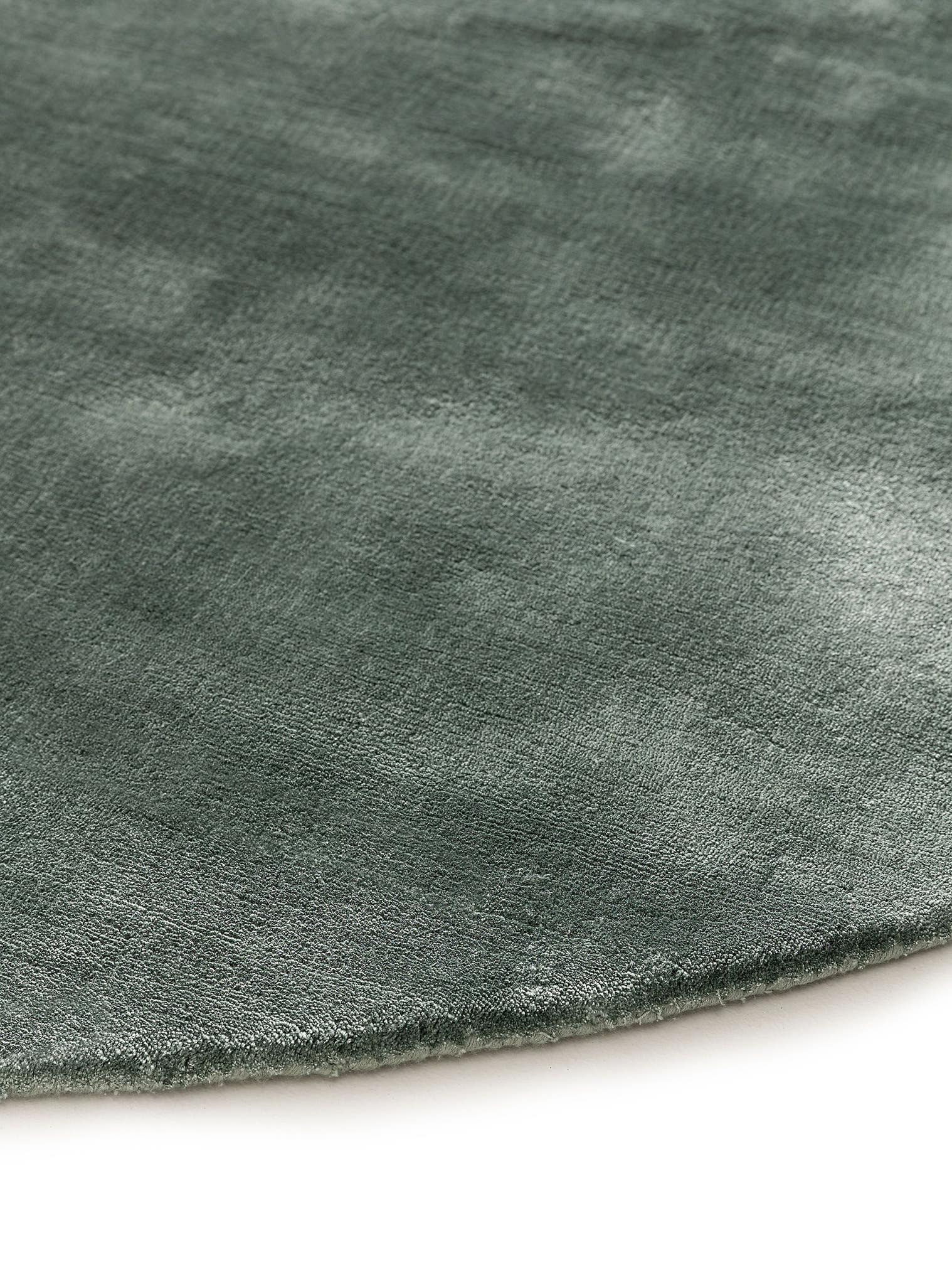 Tapete de 100% viscose em Verde com pelo de 6 a 10 mm de altura da benuta Pure