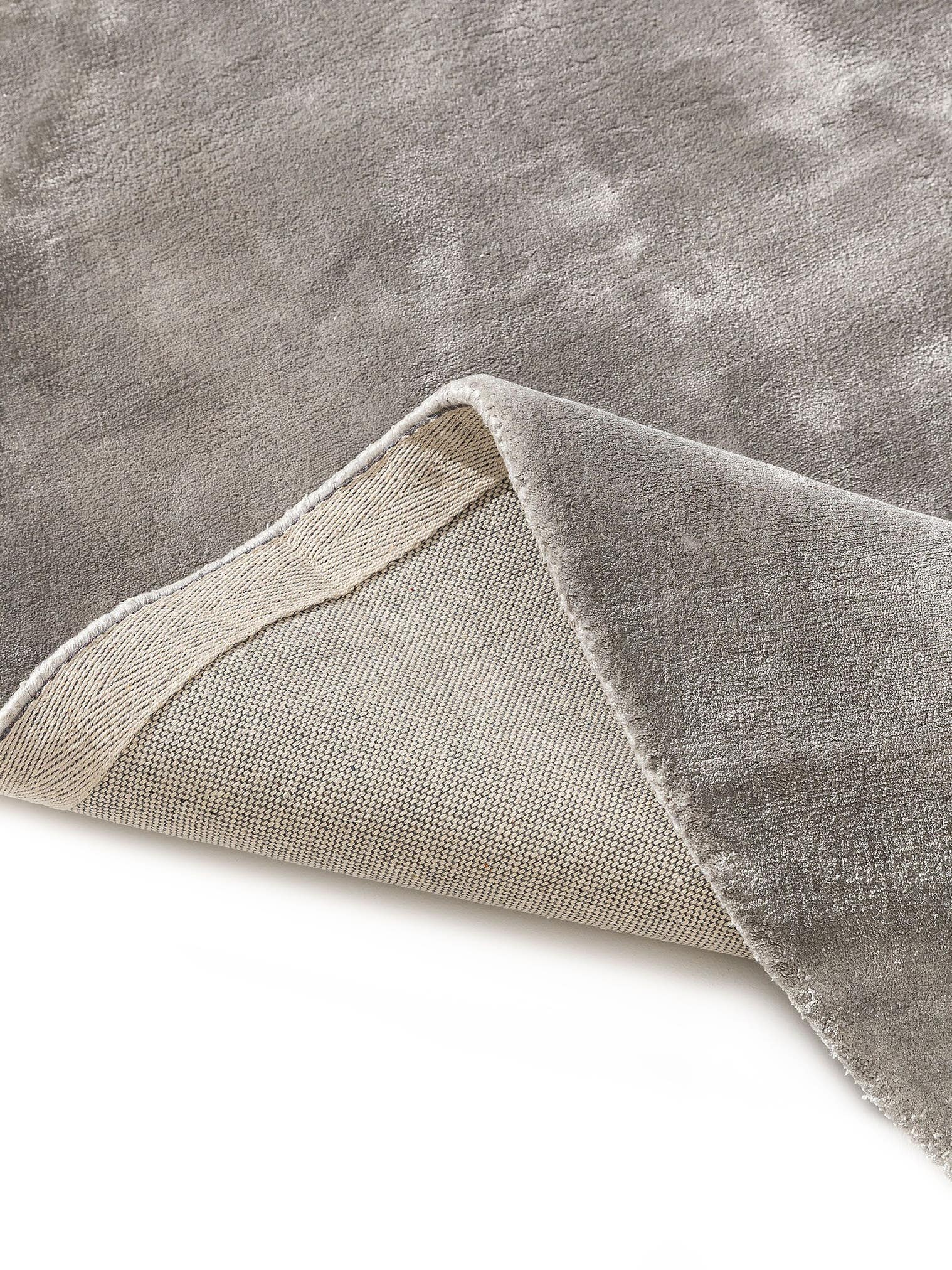 Tapijt van 100% Viscose in Grijs met een 6 - 10 mm hoge pool van benuta Pure