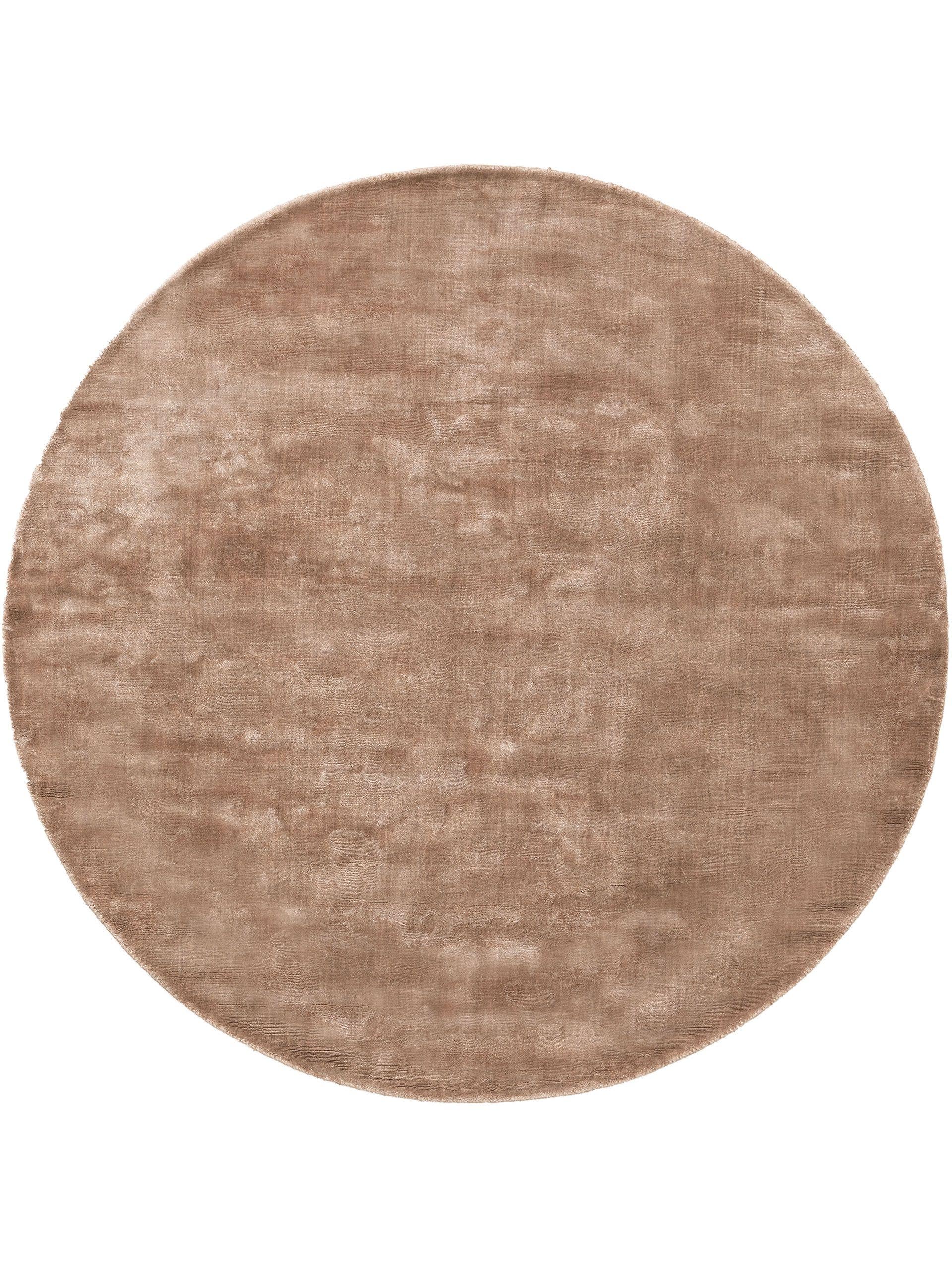 Koberec z 100% viskóza v Taupe s vlasem výšky 6 až 10 mm od benuta Pure