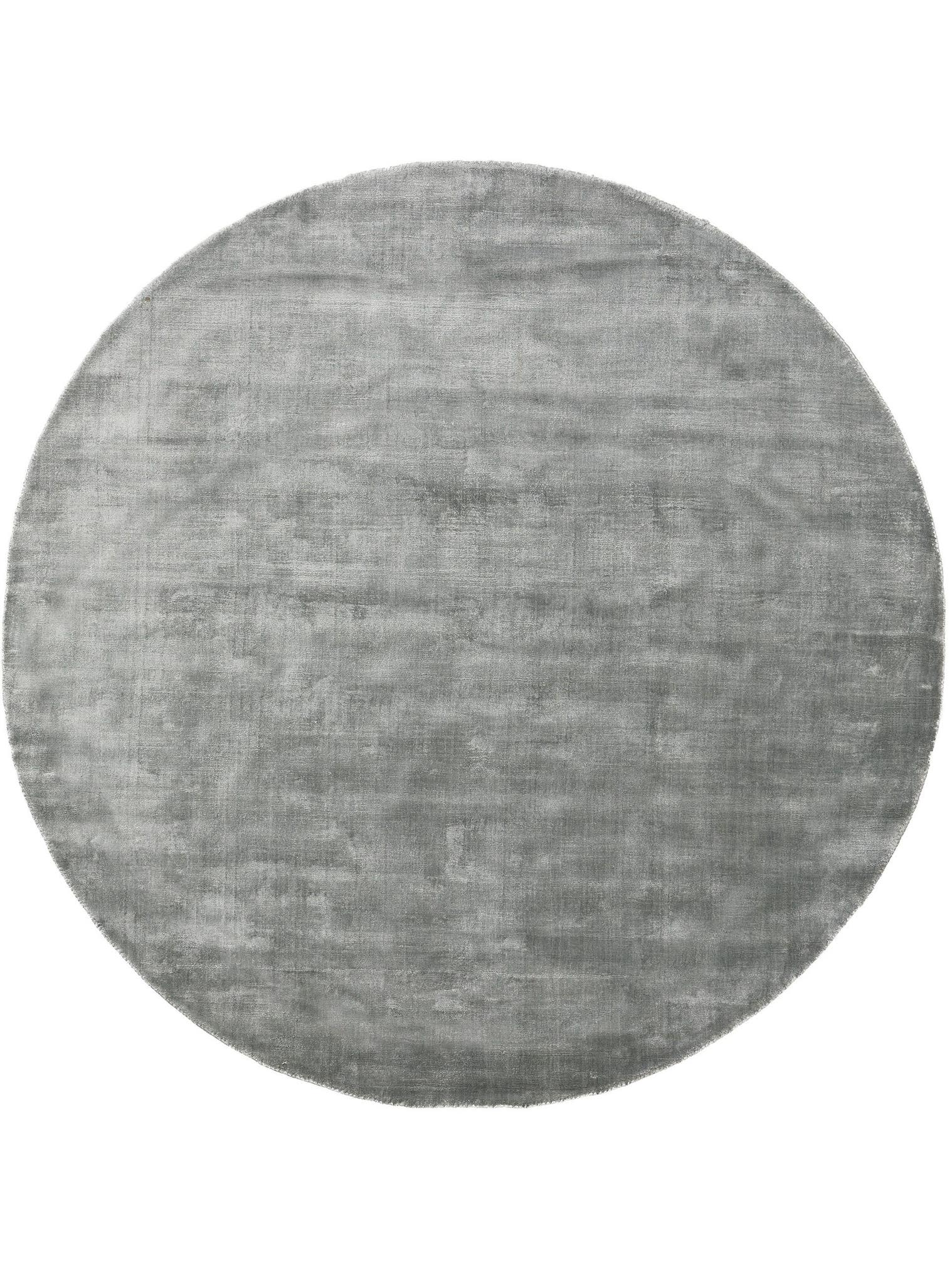 Teppich aus 100% Viskose in Grau mit 6 bis 10 mm hohem Flor von benuta Pure