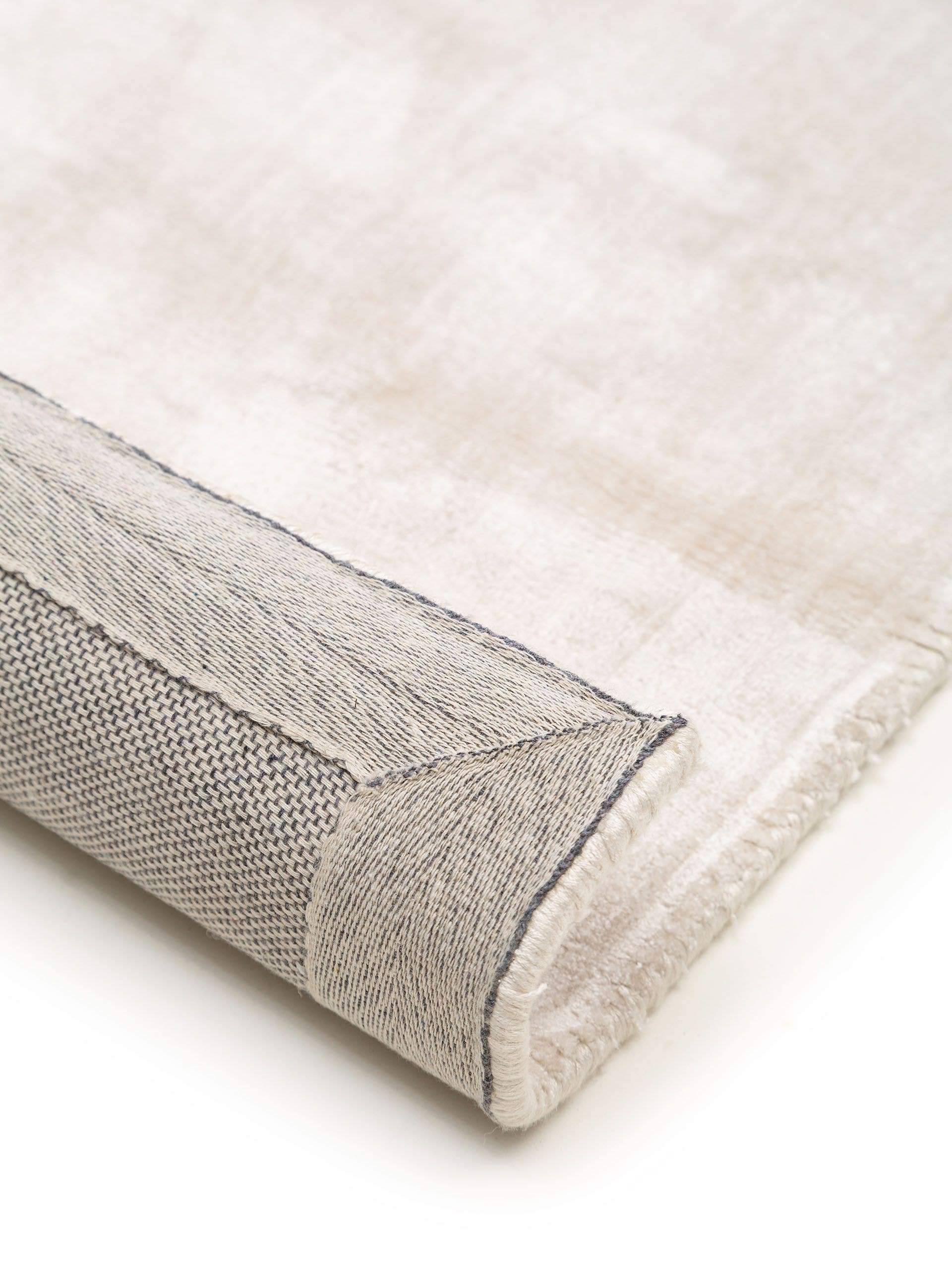 Tapete de 100% viscose em Cinzento com pelo de 6 a 10 mm de altura da benuta Pure