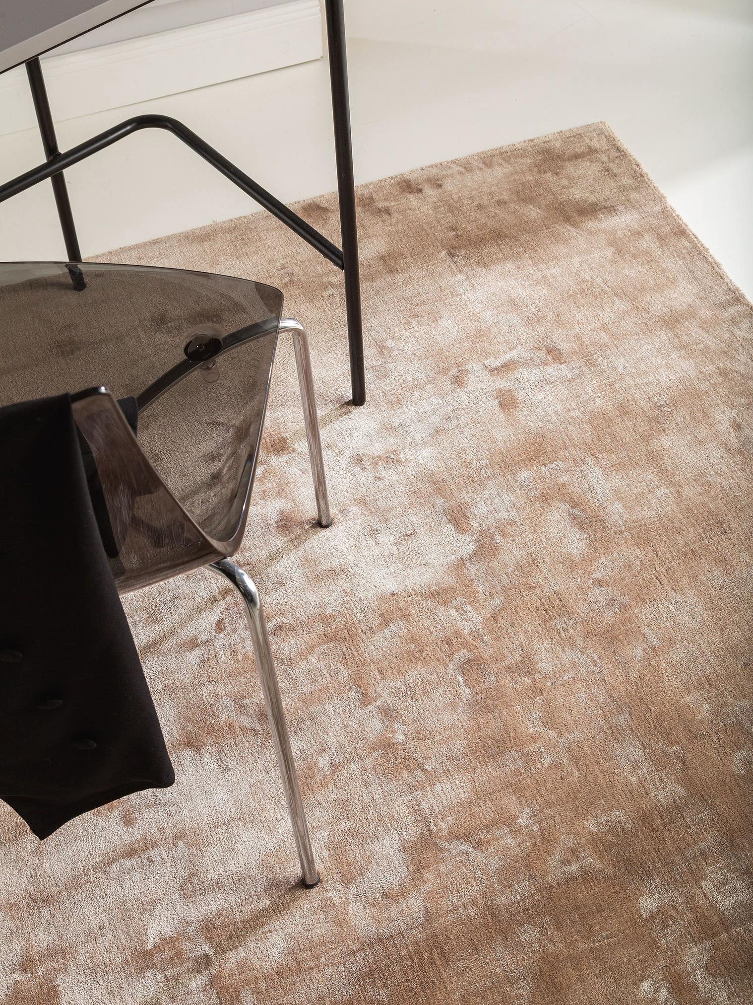 Rug made of 100% Viscose in Taupe with a 6 - 10 mm high pile by benuta Pure