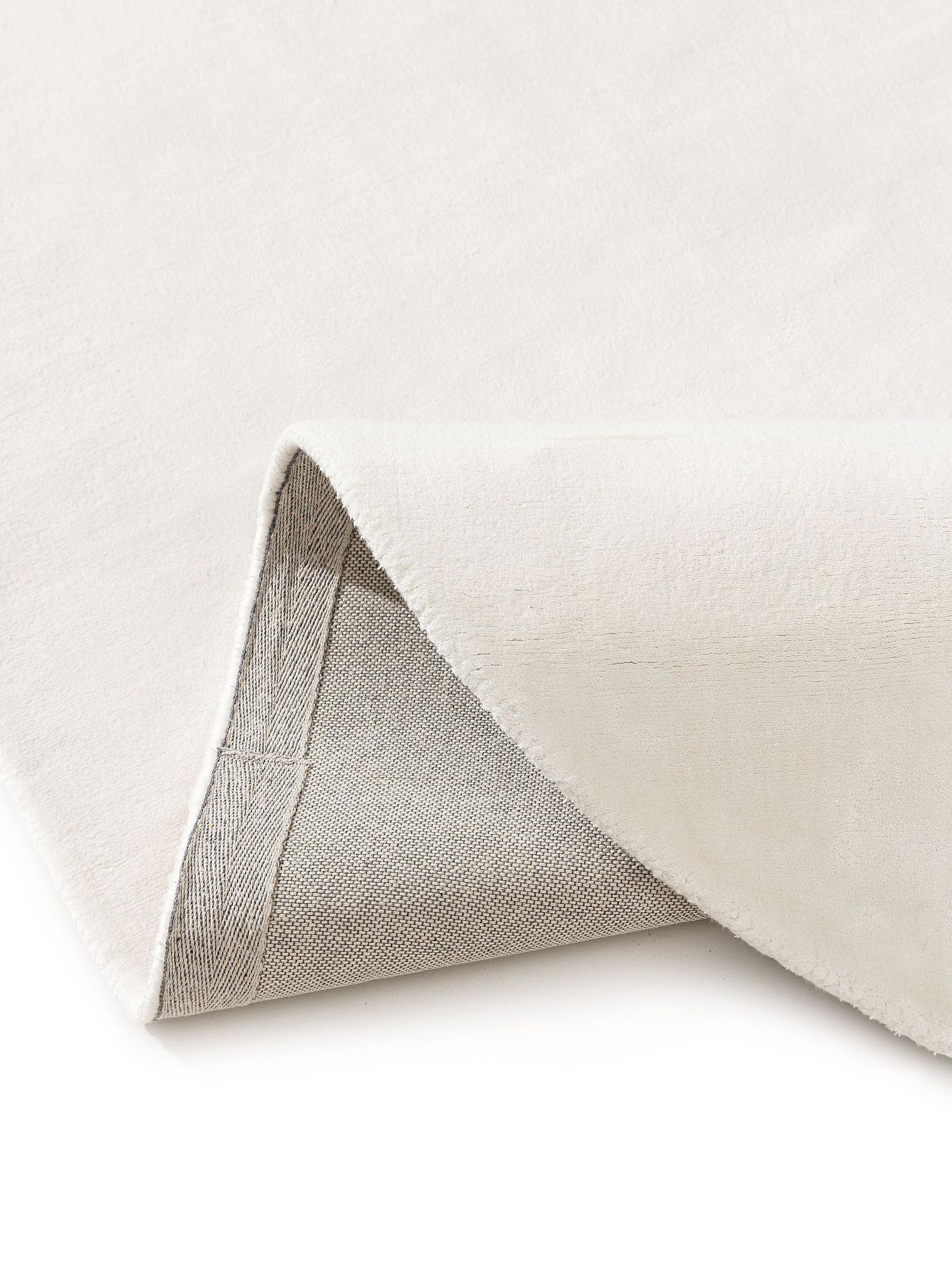 Tapis en 100% Viscose en Gris avec une pile de 6 - 10 mm de hauteur de benuta Pure