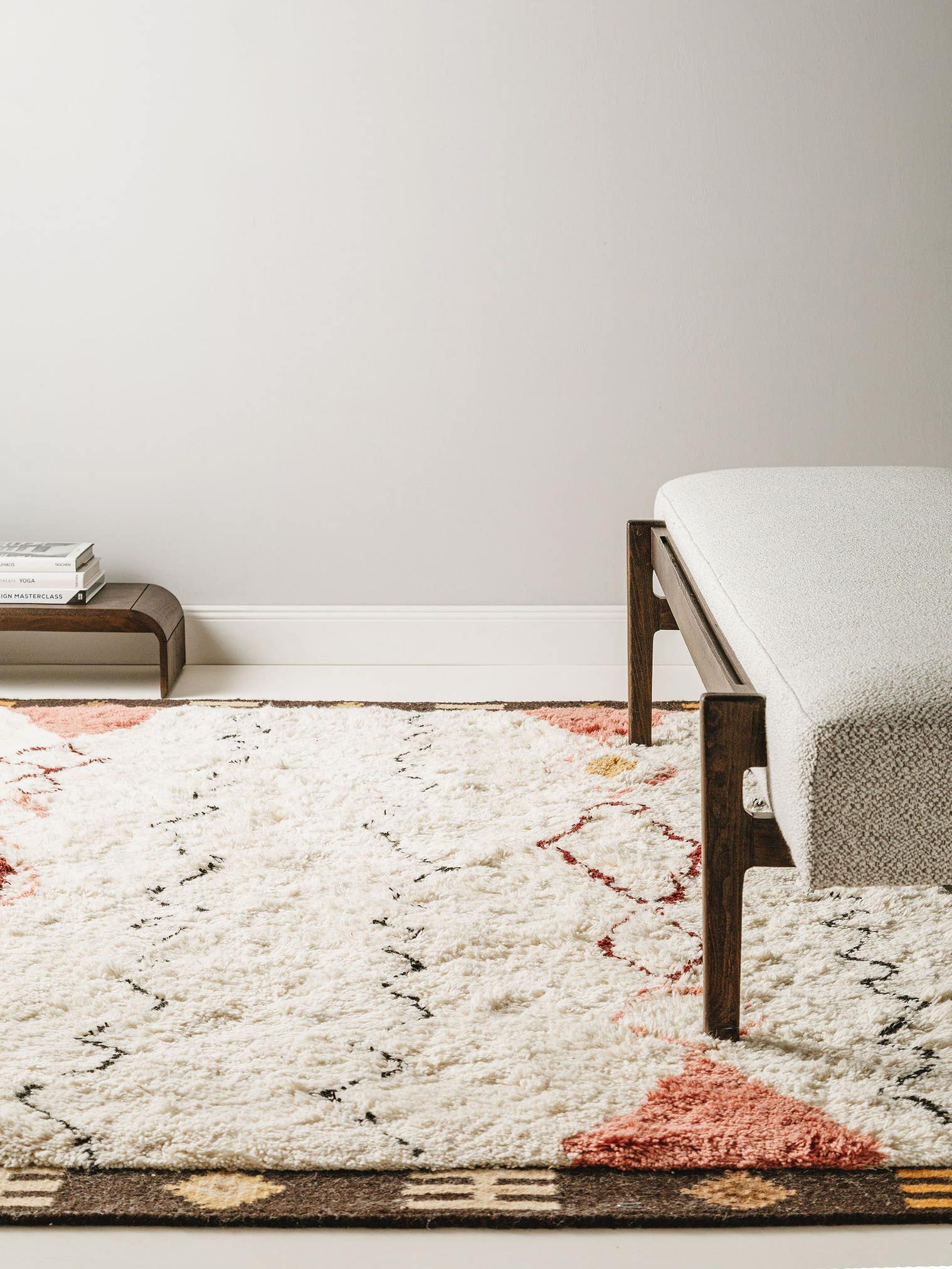 Teppich aus 100% Wolle in Grau mit 21 bis 30 mm hohem Flor von benuta Pure