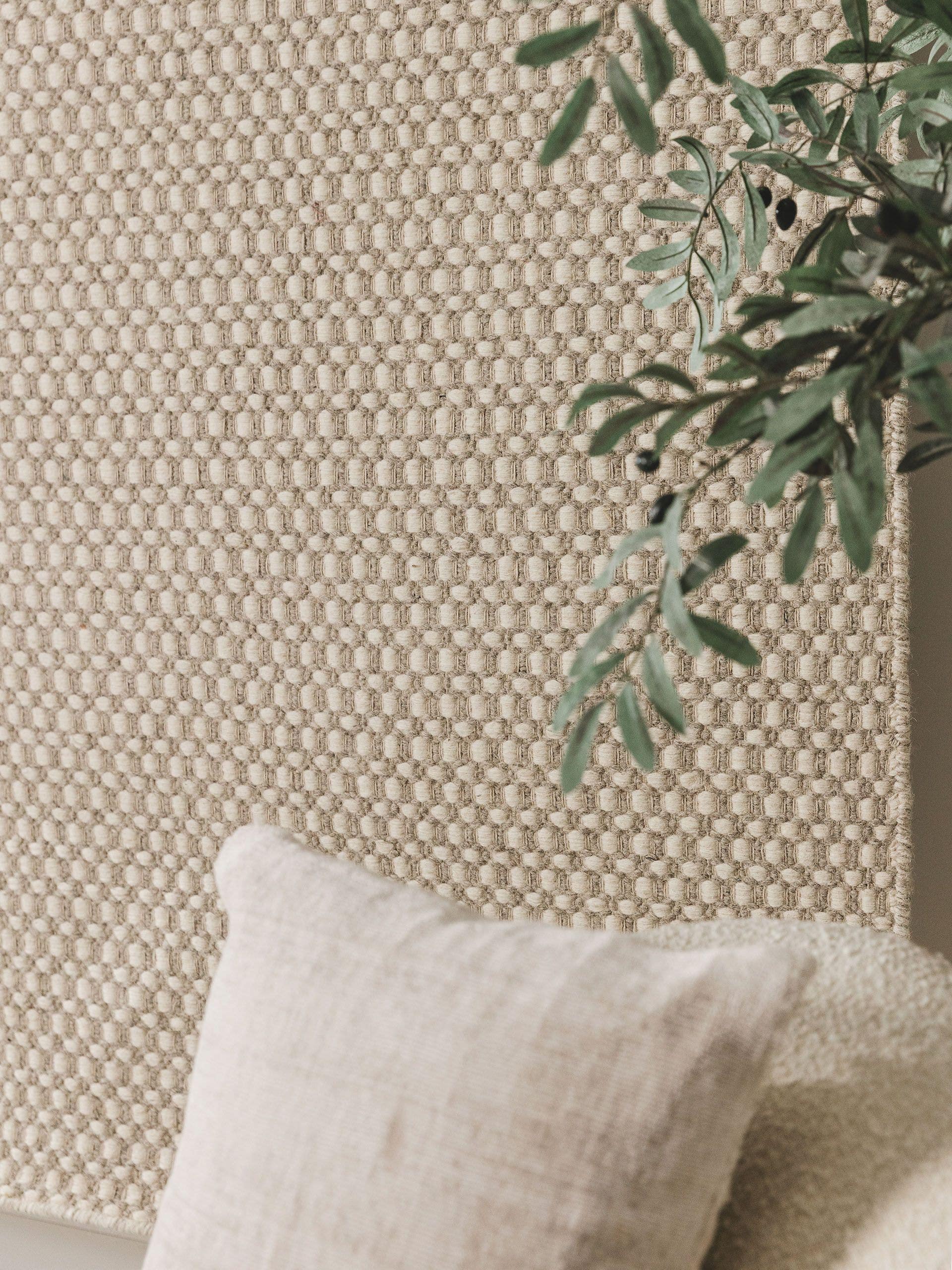 Rug made of 80% wool, 20% cotton in Beige with a 21 - 30 mm high pile by benuta Finest