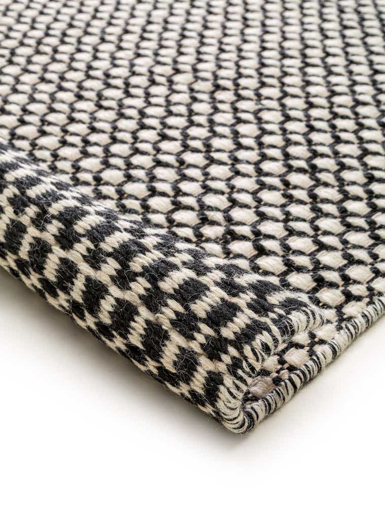 Rug made of 80% wool, 20% cotton in Beige with a 21 - 30 mm high pile by benuta Finest