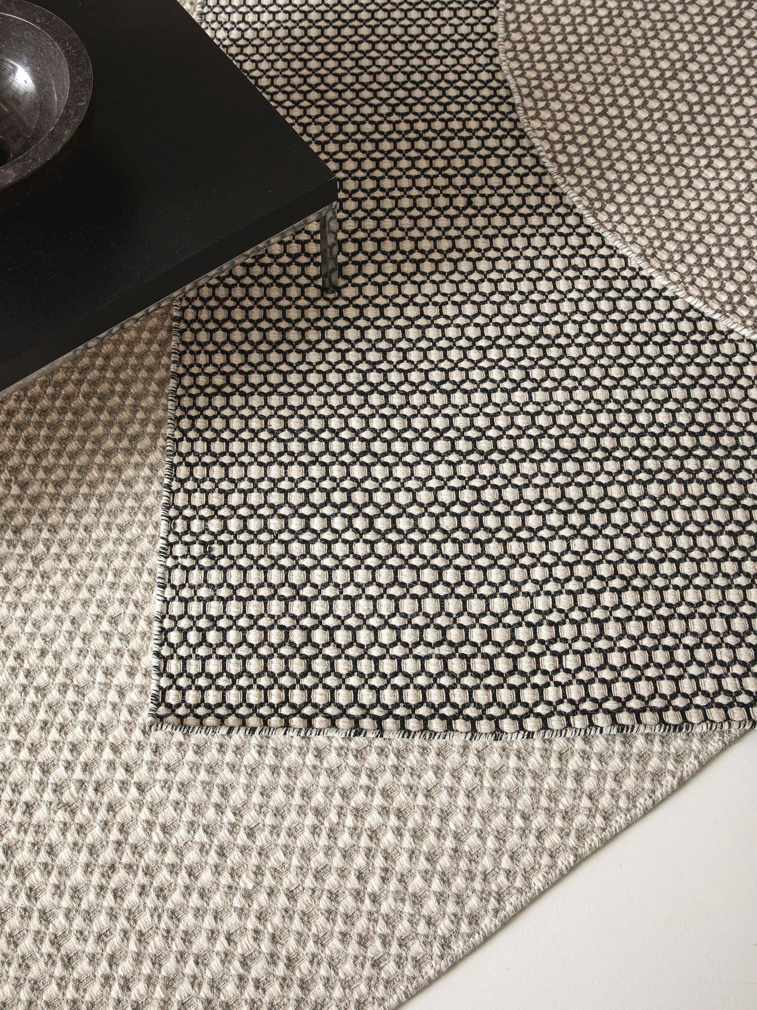 Teppich aus 80% Wolle, 20% Baumwolle in Beige mit 21 bis 30 mm hohem Flor von benuta Finest