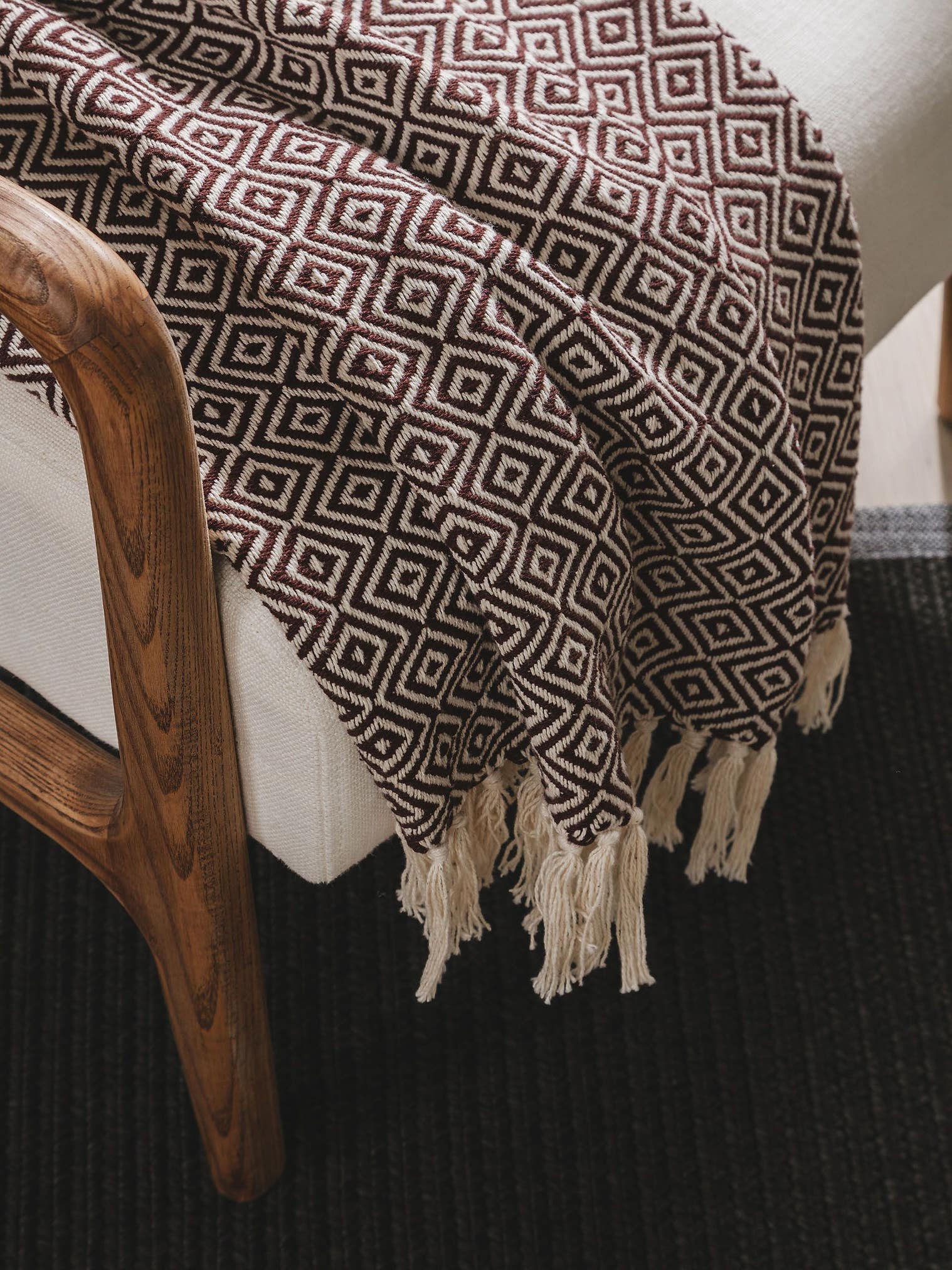 Pläd i bomull Jasmin Brun med Traditionell-design i 100% Bomull från benuta Nest