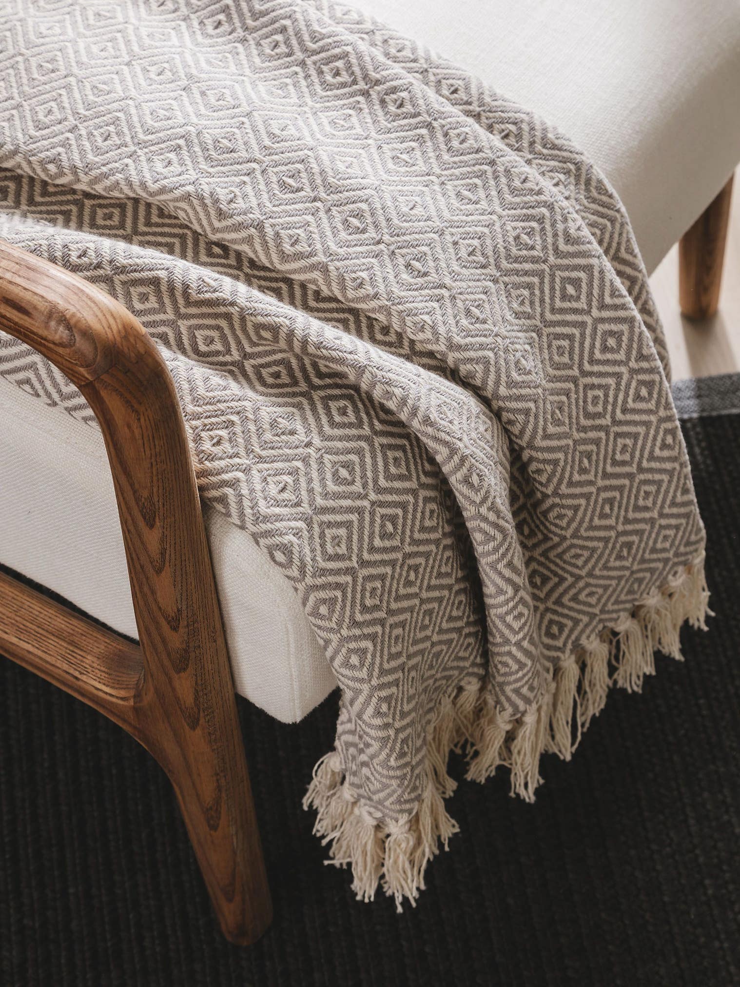 Plaid in cotone Jasmin Grigio in -ontwerp van 100% Cotone door benuta Nest
