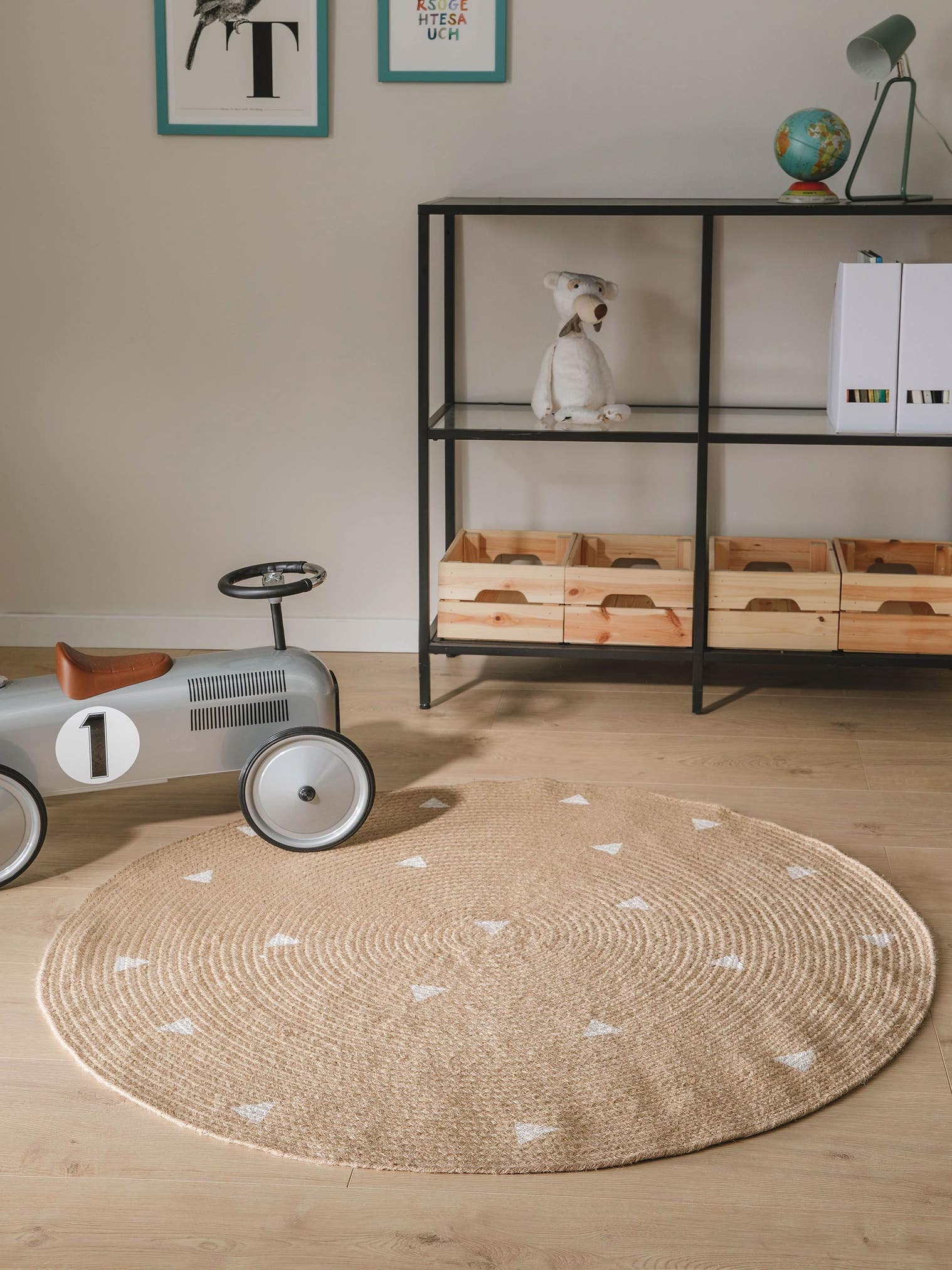 Rug made of 100% Jute in Brown with a 1- 5 mm high pile by Lytte