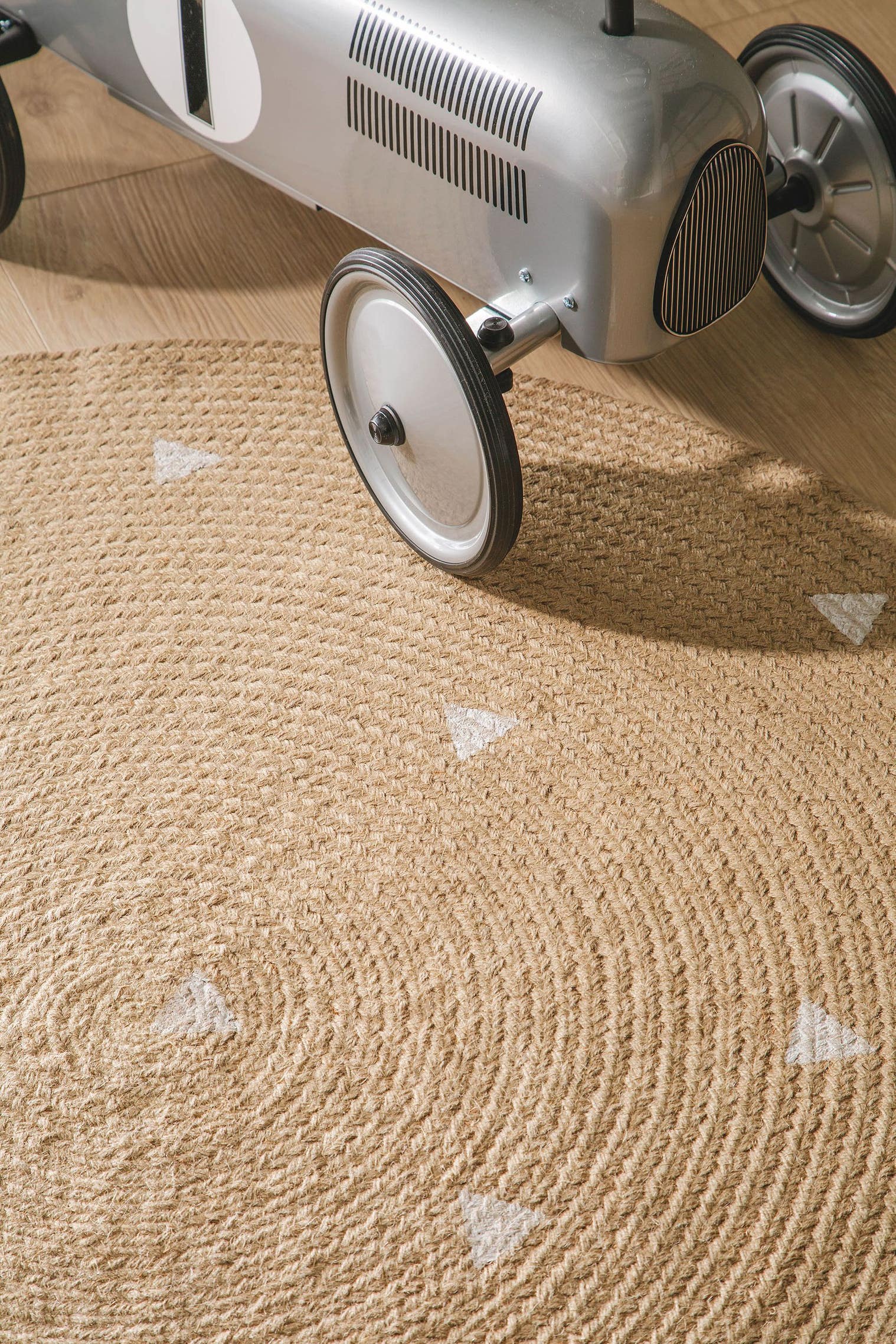 Rug made of 100% Jute in Brown with a 1- 5 mm high pile by Lytte