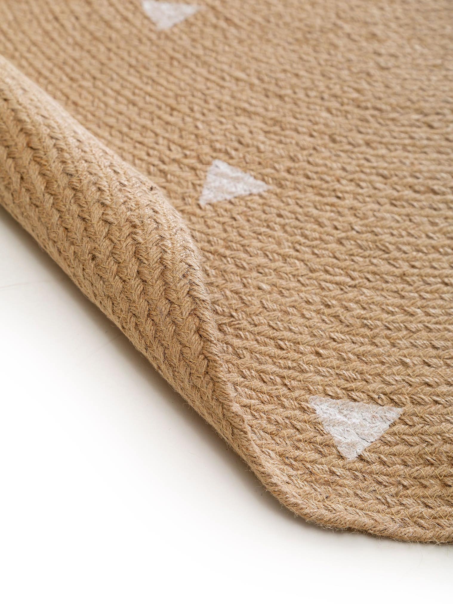 Rug made of 100% Jute in Brown with a 1- 5 mm high pile by Lytte