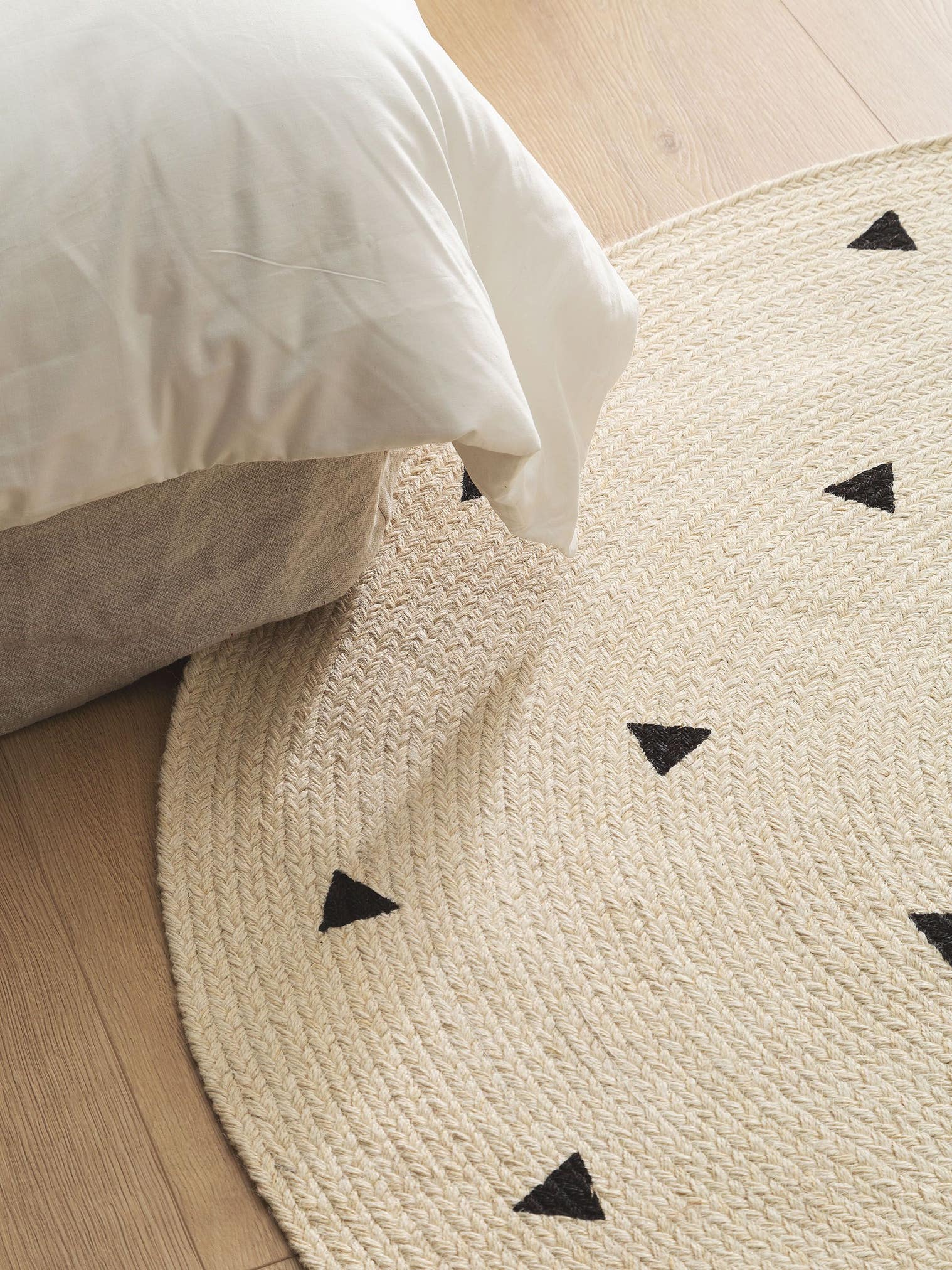 Rug made of 100% Jute in Beige with a 1- 5 mm high pile by Lytte