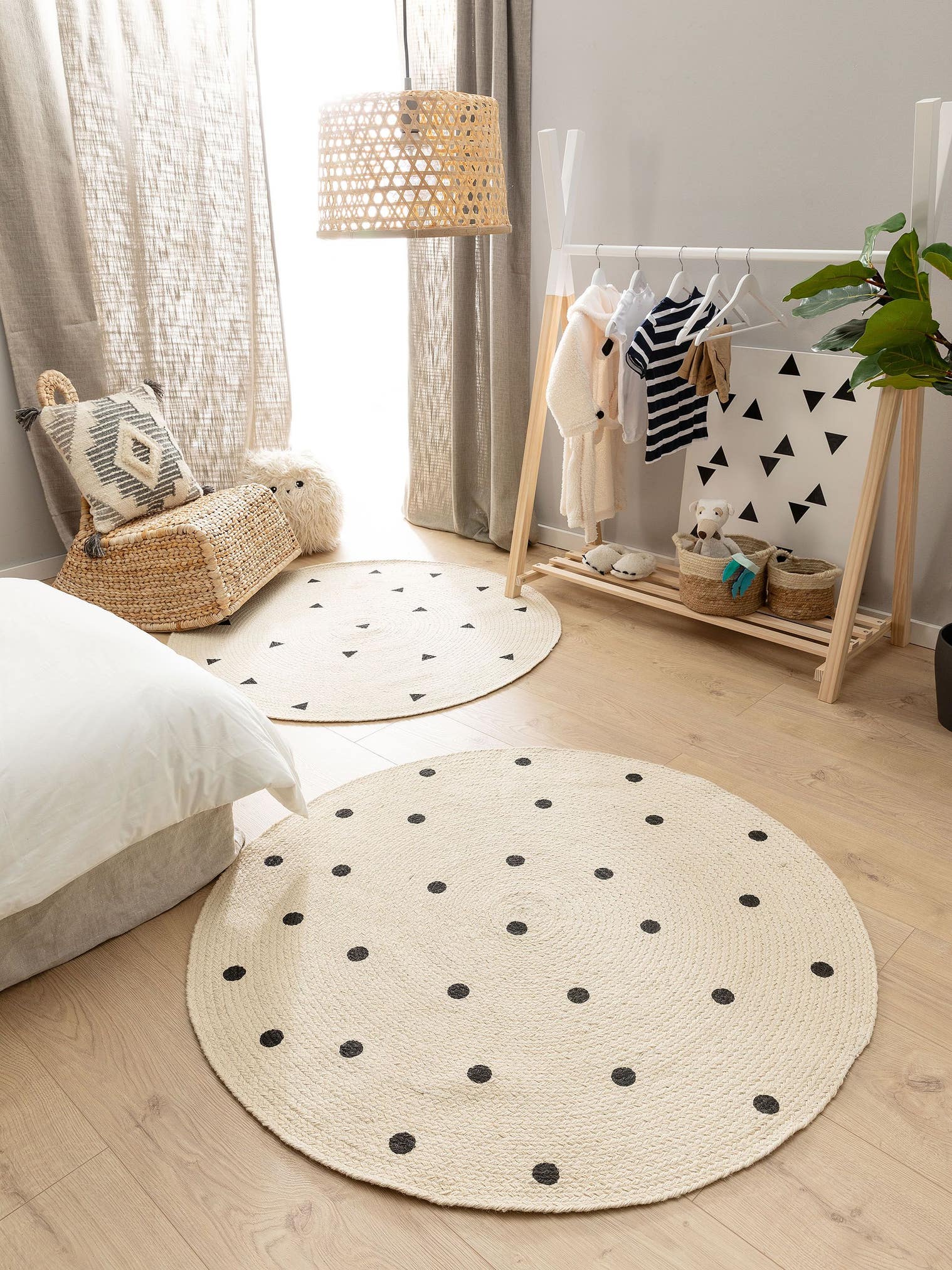 Rug made of 100% Jute in Beige with a 1- 5 mm high pile by Lytte