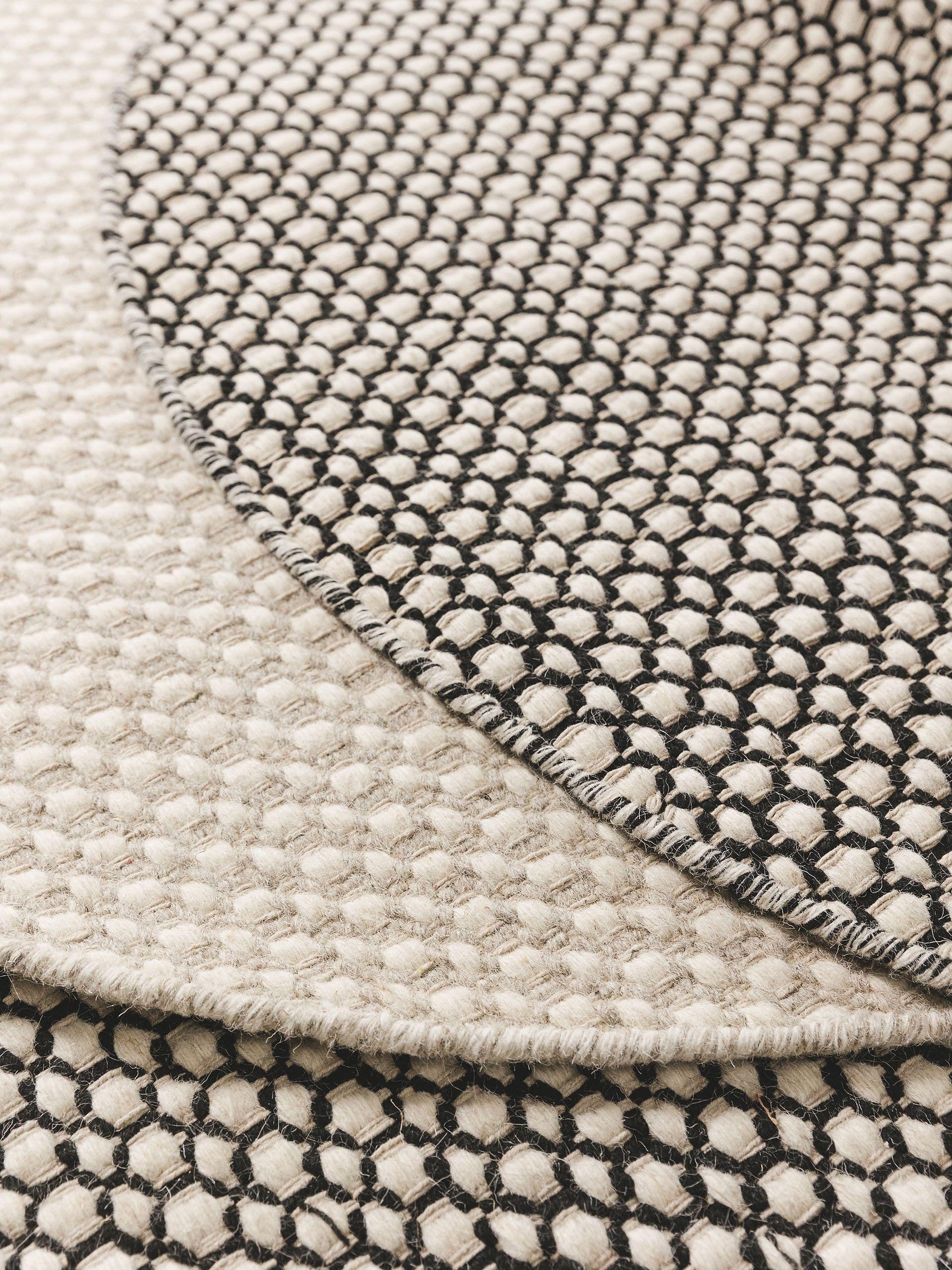Alfombra de 80% lana, 20% algodón en Beige con un pelo de {{Placeholder_Pile Height}} de altura de benuta Finest