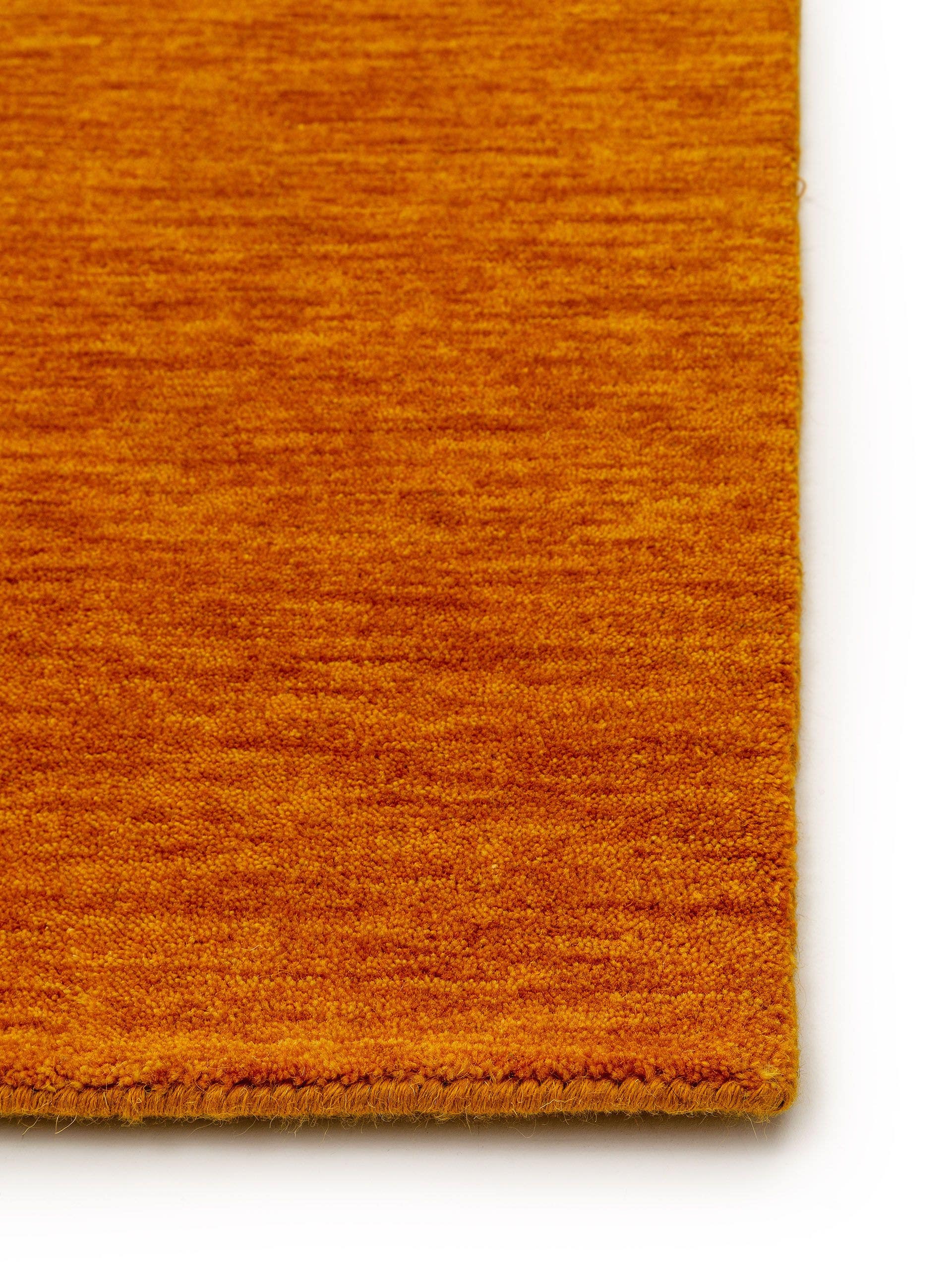 Tapete de 100% lã em Amarelo com pelo de 6 a 10 mm de altura da benuta Nest