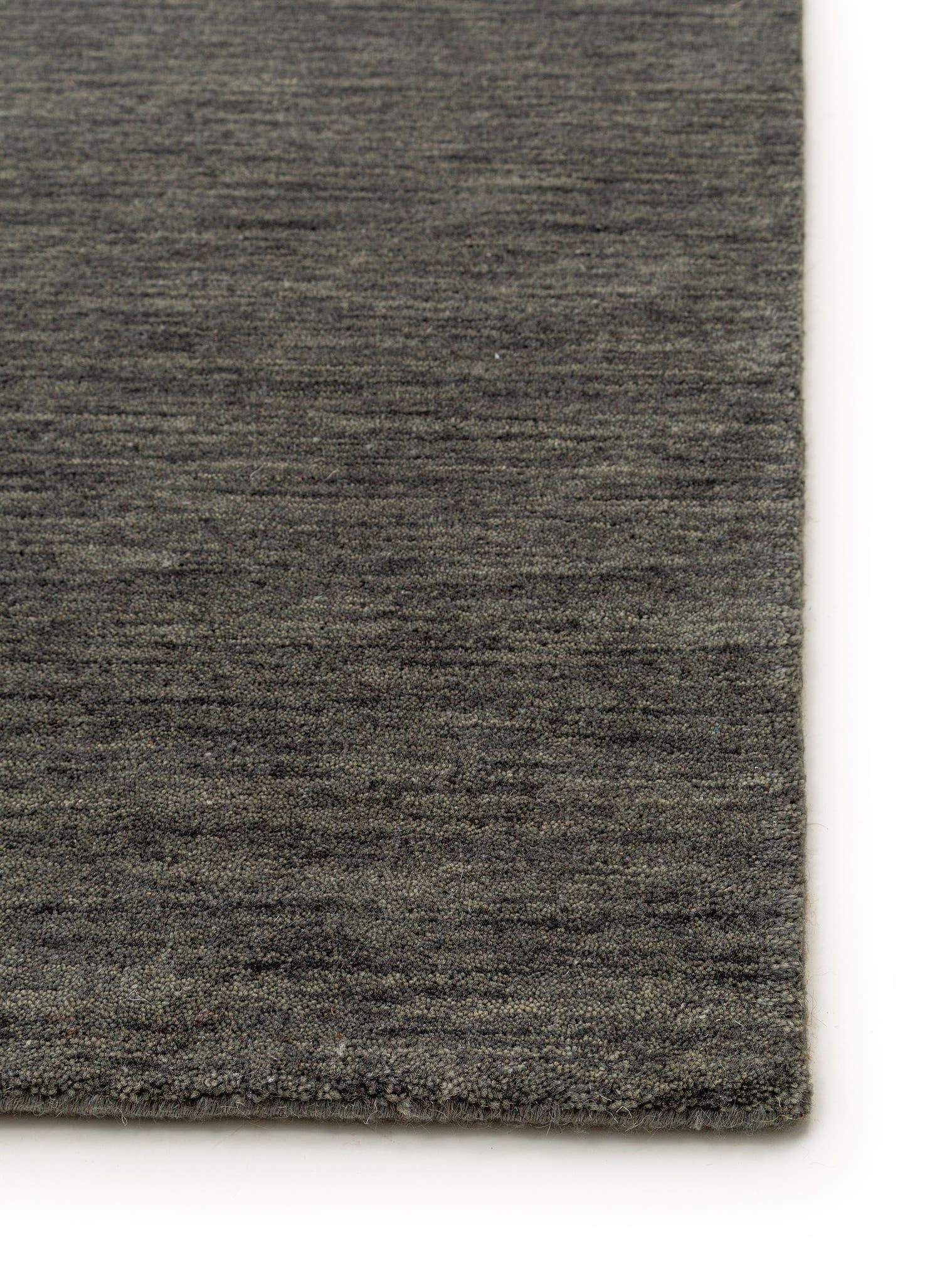 Teppich aus 100% Wolle in Grau mit 6 bis 10 mm hohem Flor von benuta Nest